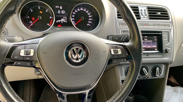 Volkswagen Polo Louez la Volkswagen Polo TDI – Dynamisme, Confort et Économie de Carburant !