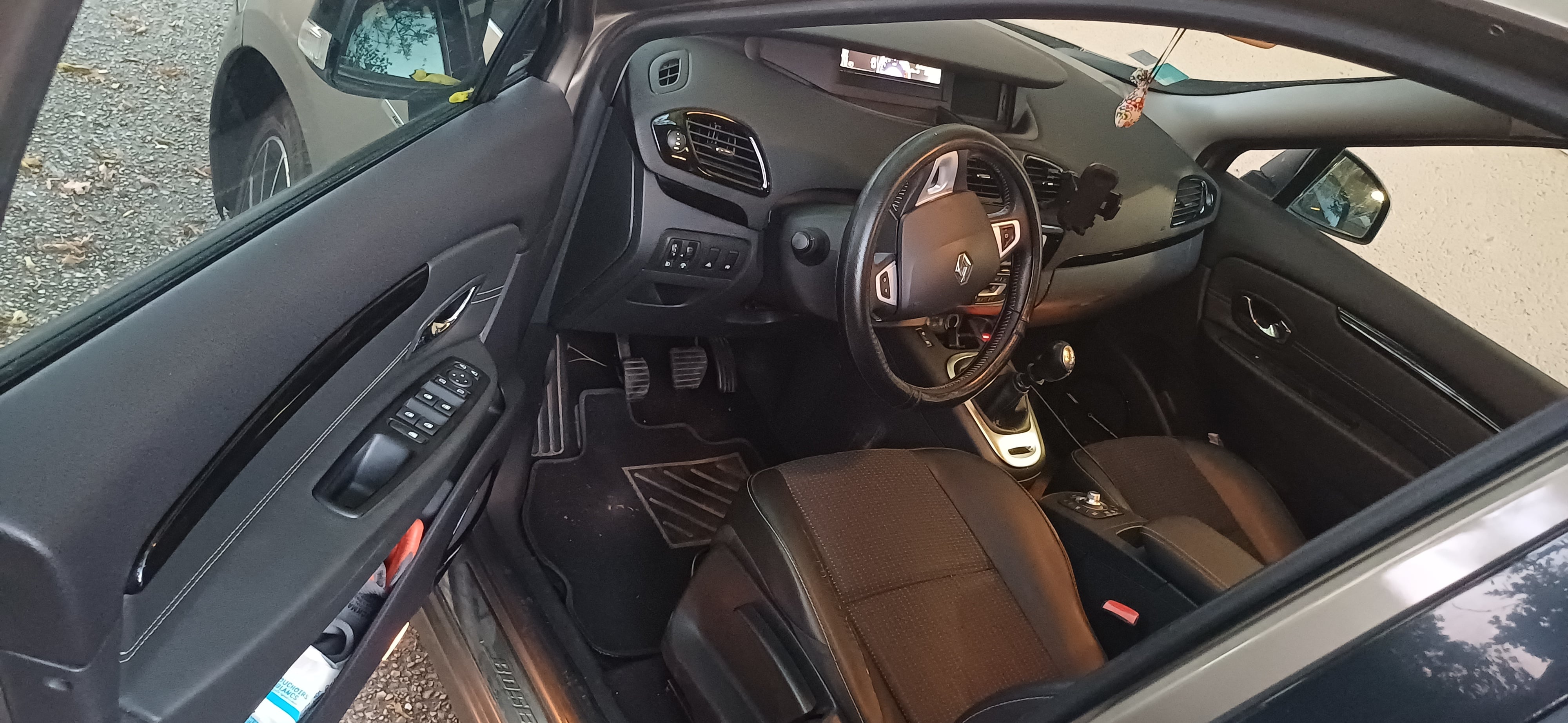 Renault Grand Scenic with GPS