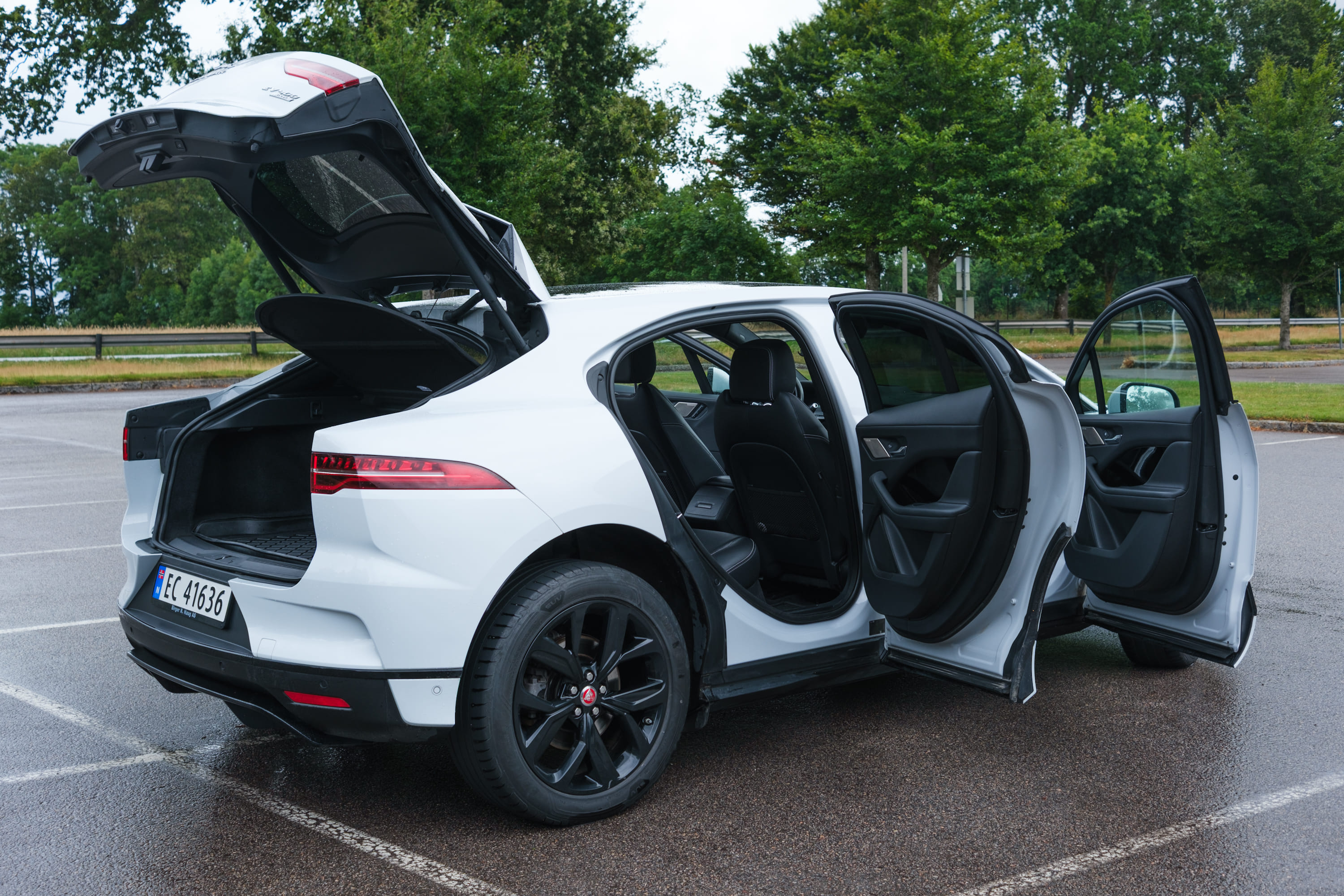 Jaguar I-Pace EV400 SE med Firehjulstrekk