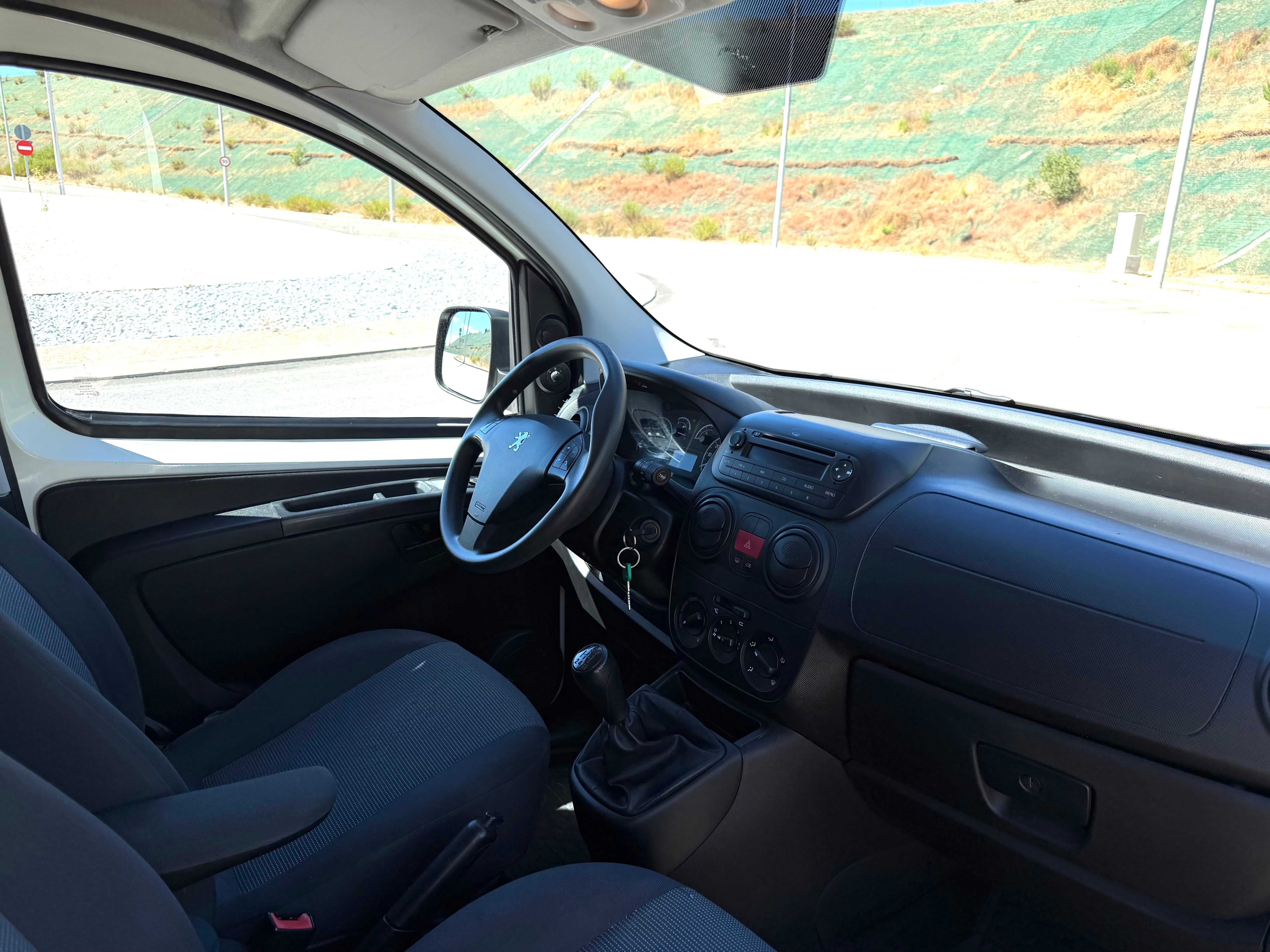 Peugeot Bipper avec Autoradio