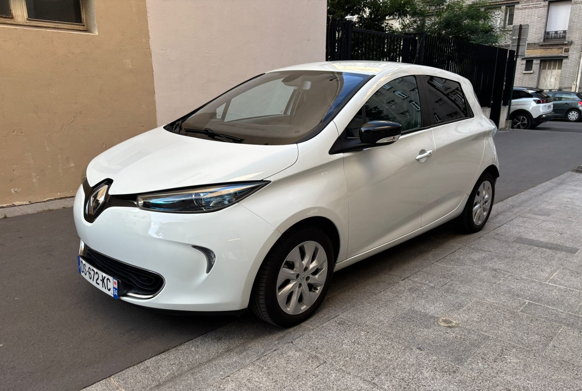 Renault ZOE Intens – Autonomie Urbaine 22 kW – 100 % électrique, stationnement gratuit, 2015, Électrique, automatique