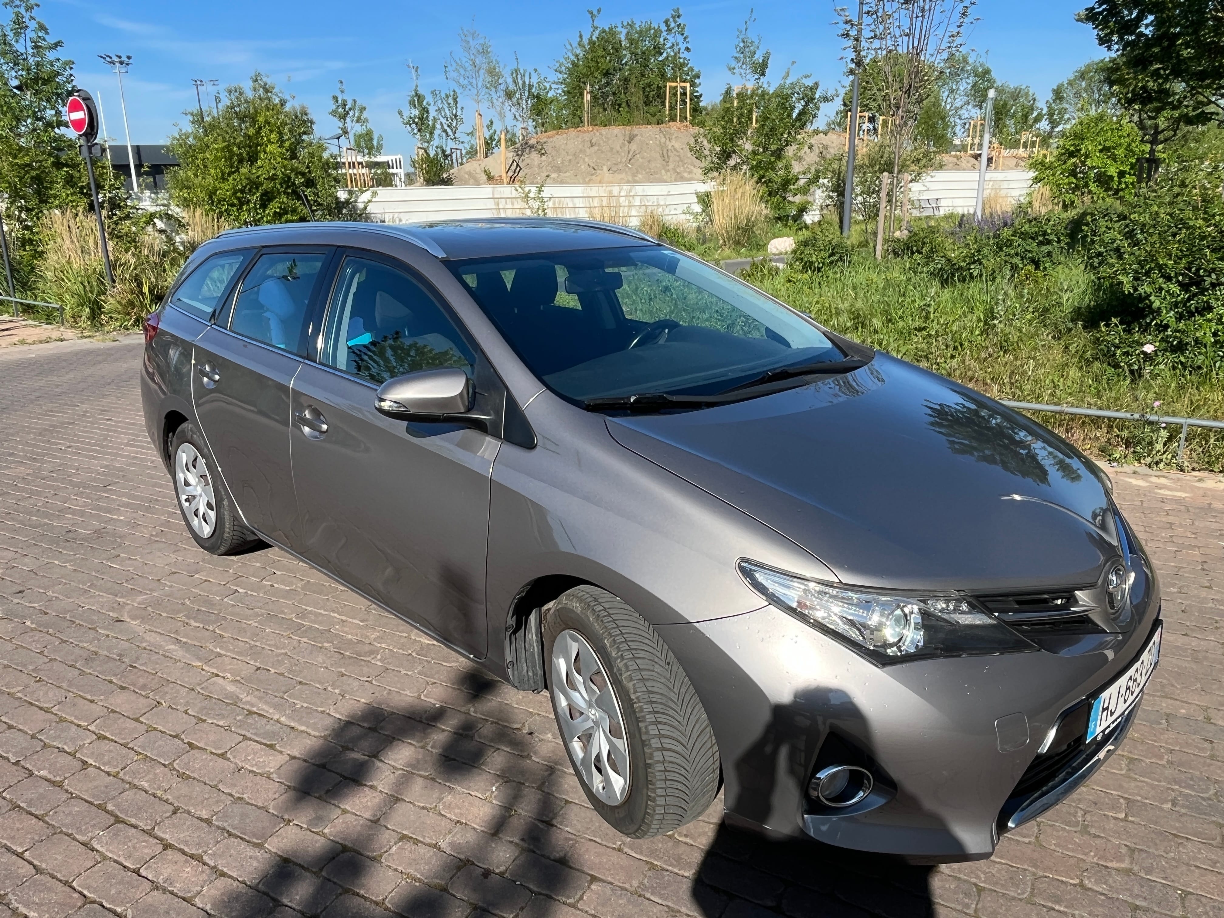 Toyota Auris avec Siège bébé