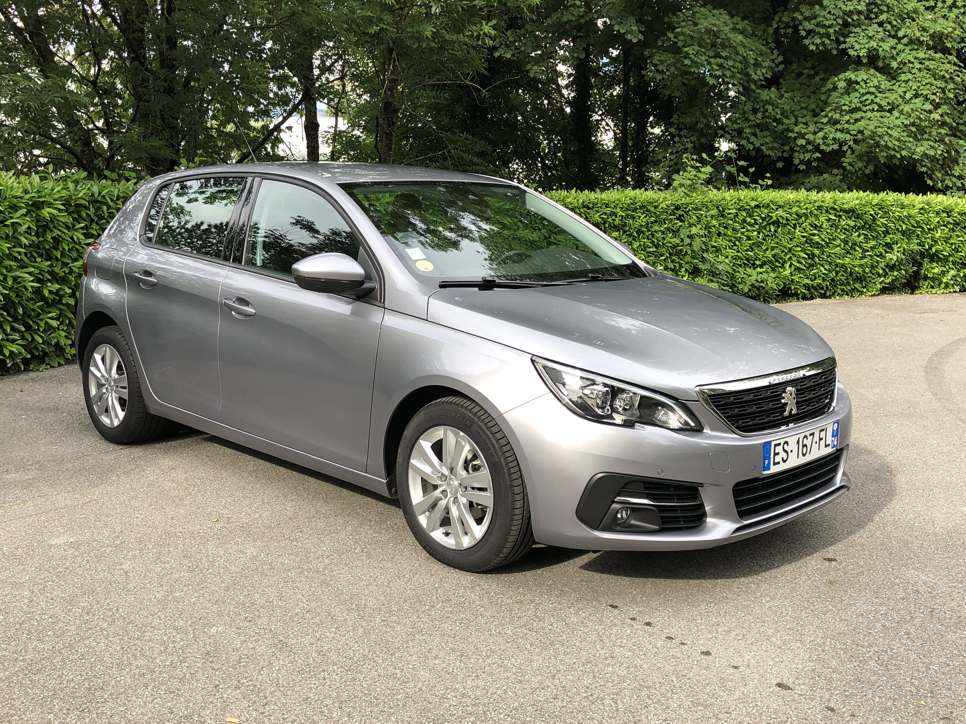 Peugeot 308 1.6 BLUE HDI 100 Ch avec Apple CarPlay