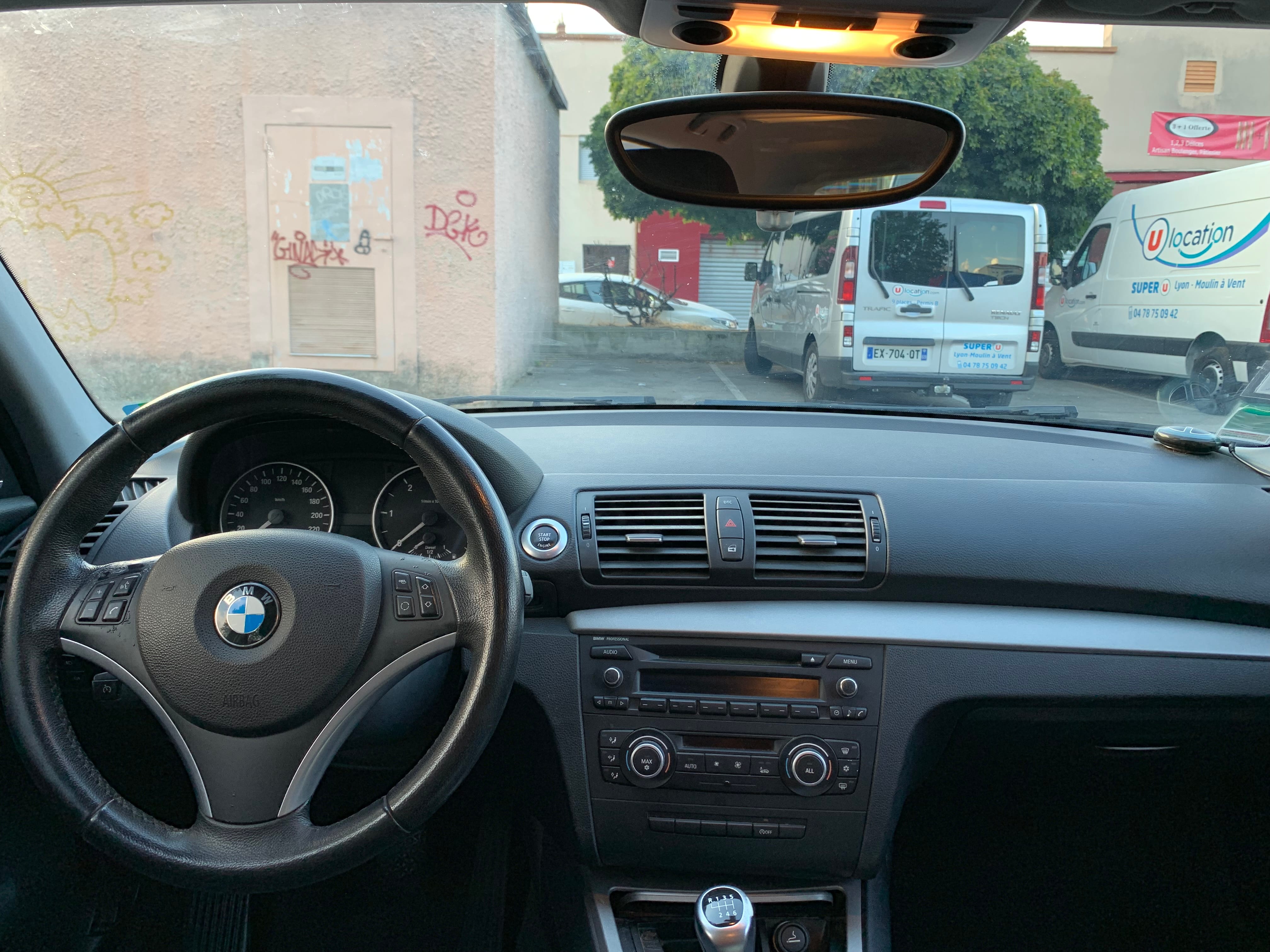 BMW Série 1 2,0L 186cv avec Entrée audio / iPod