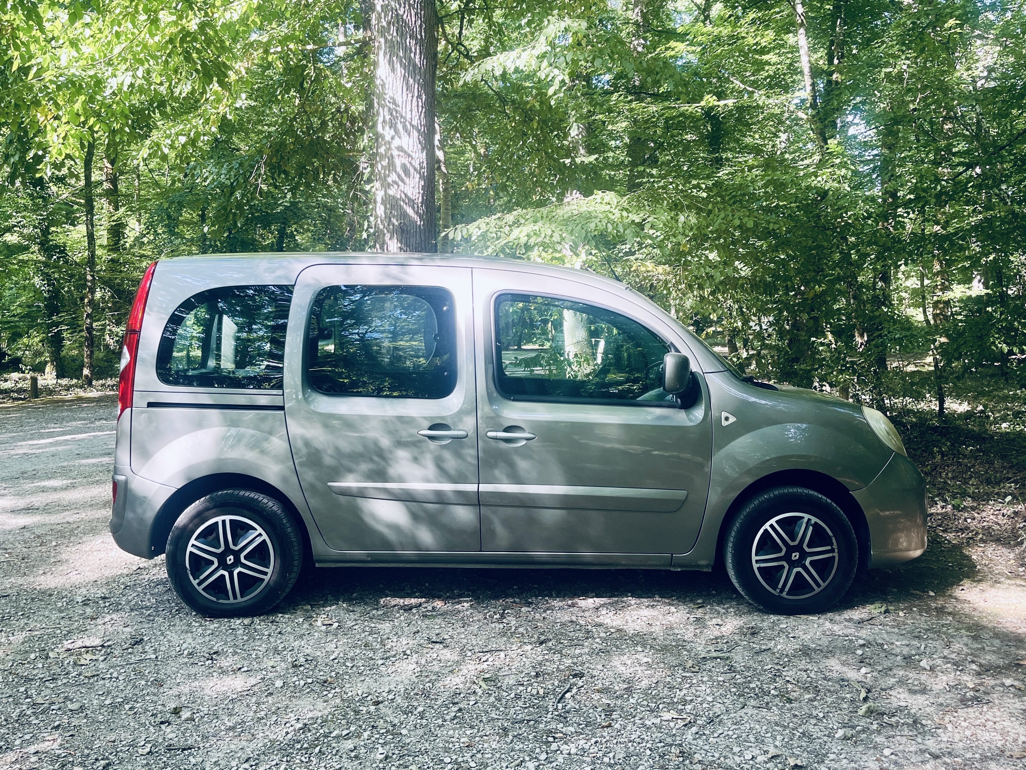 Renault Kangoo 5 places - Très grand coffre avec Climatisation