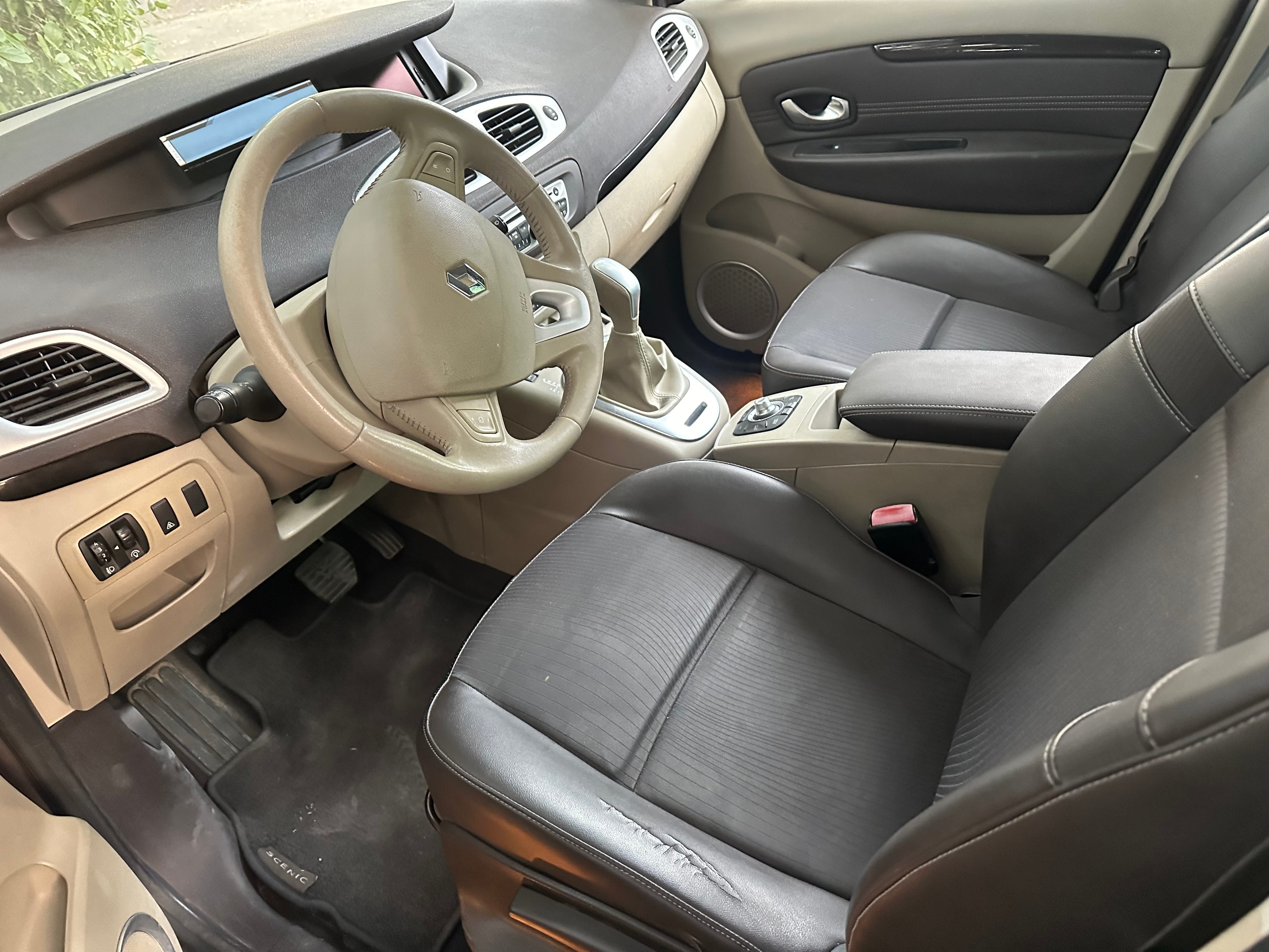 Renault Scenic avec Siège bébé