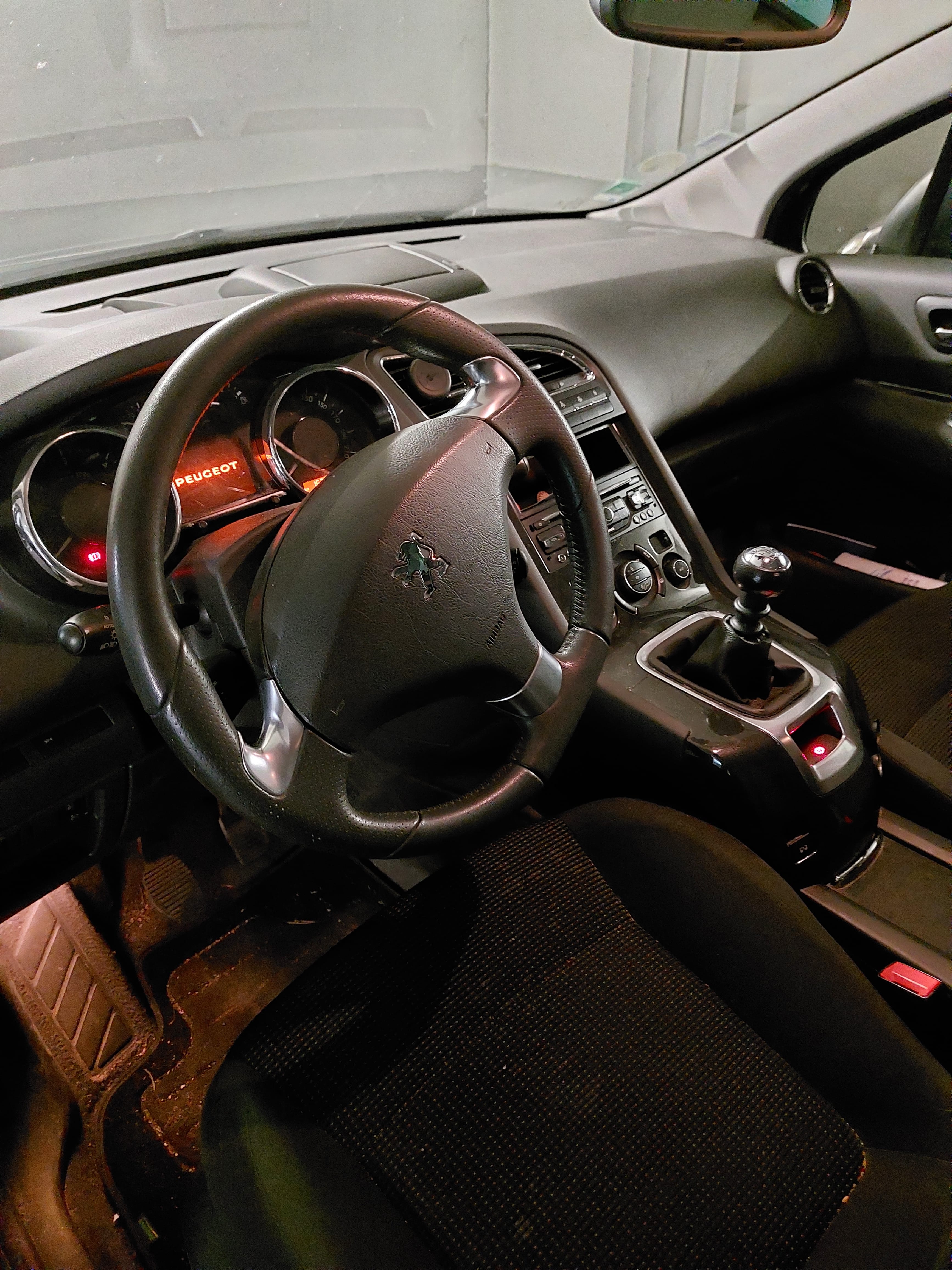 Peugeot 5008 avec Autoradio