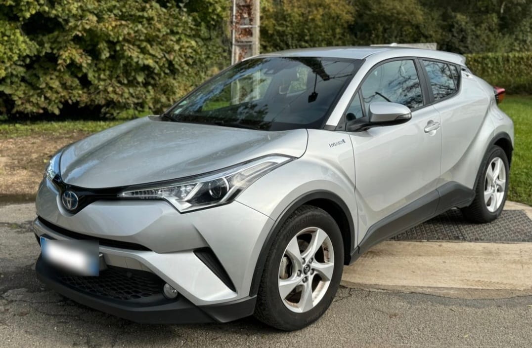Toyota C-HR, 2018, Essence 95 / Électrique (hybride), automatique