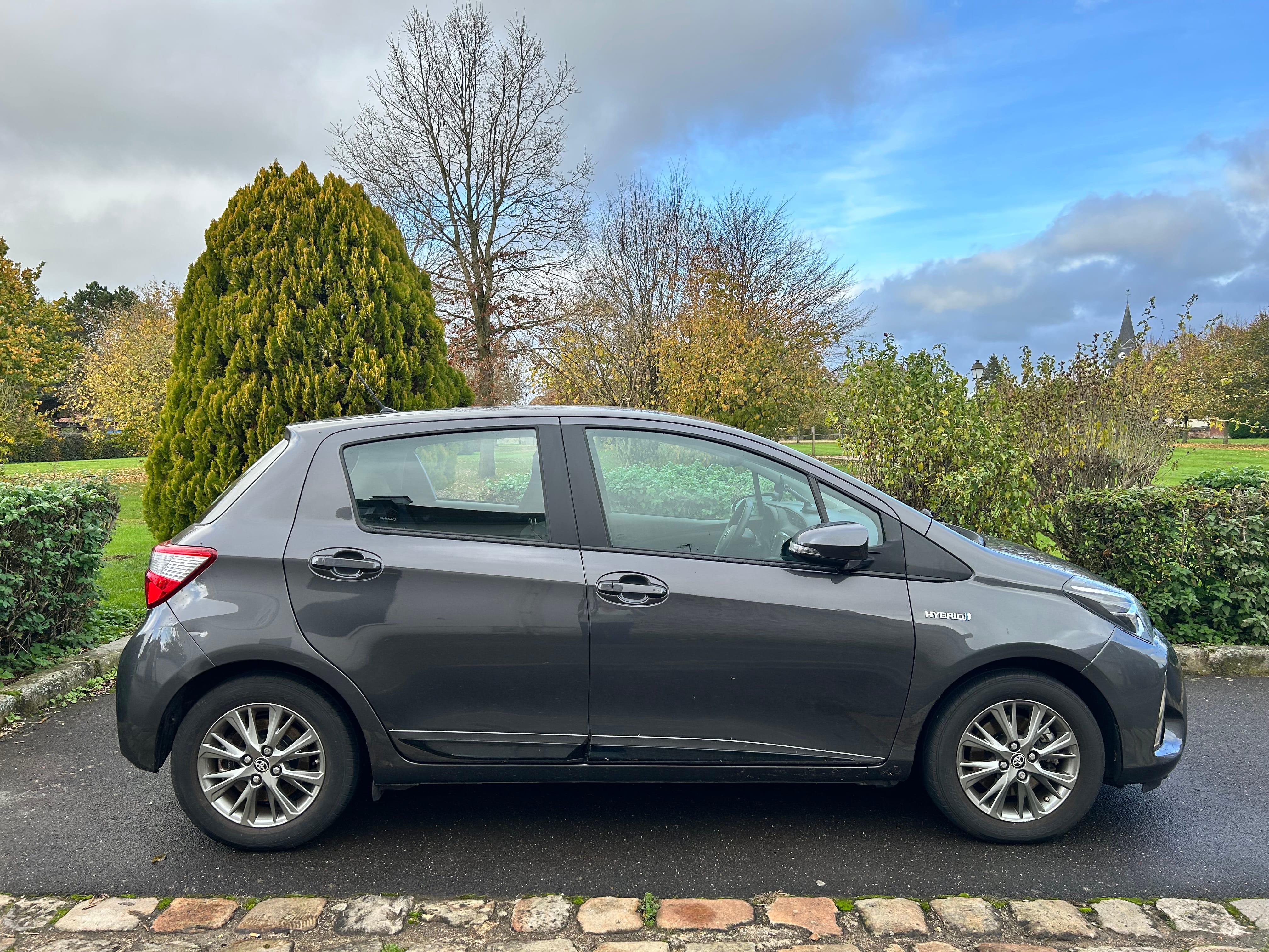 Toyota Yaris Hybride 3 CV avec Audio Bluetooth
