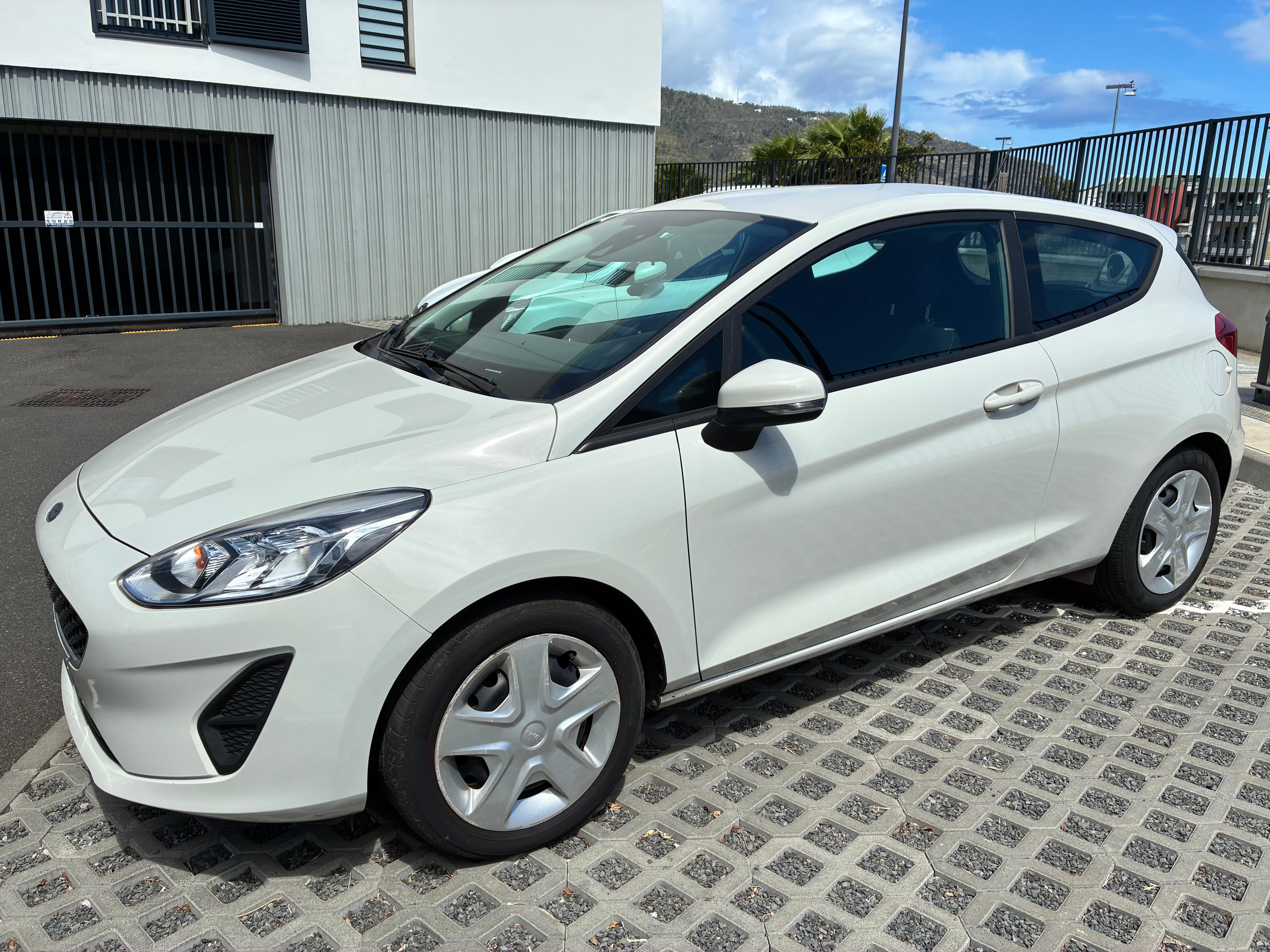 Ford Fiesta avec Climatisation