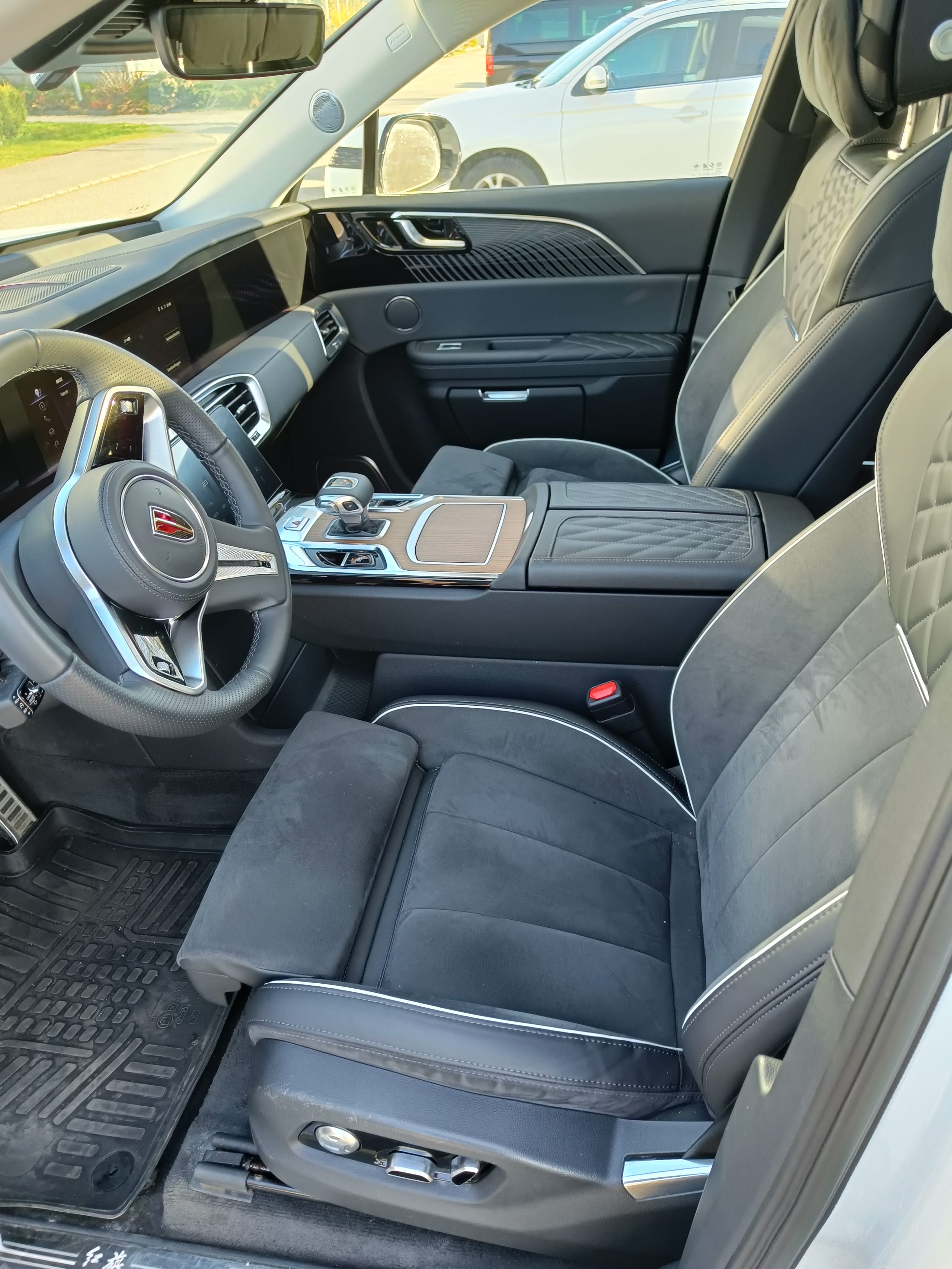 Hongqi E-HS9 med GPS