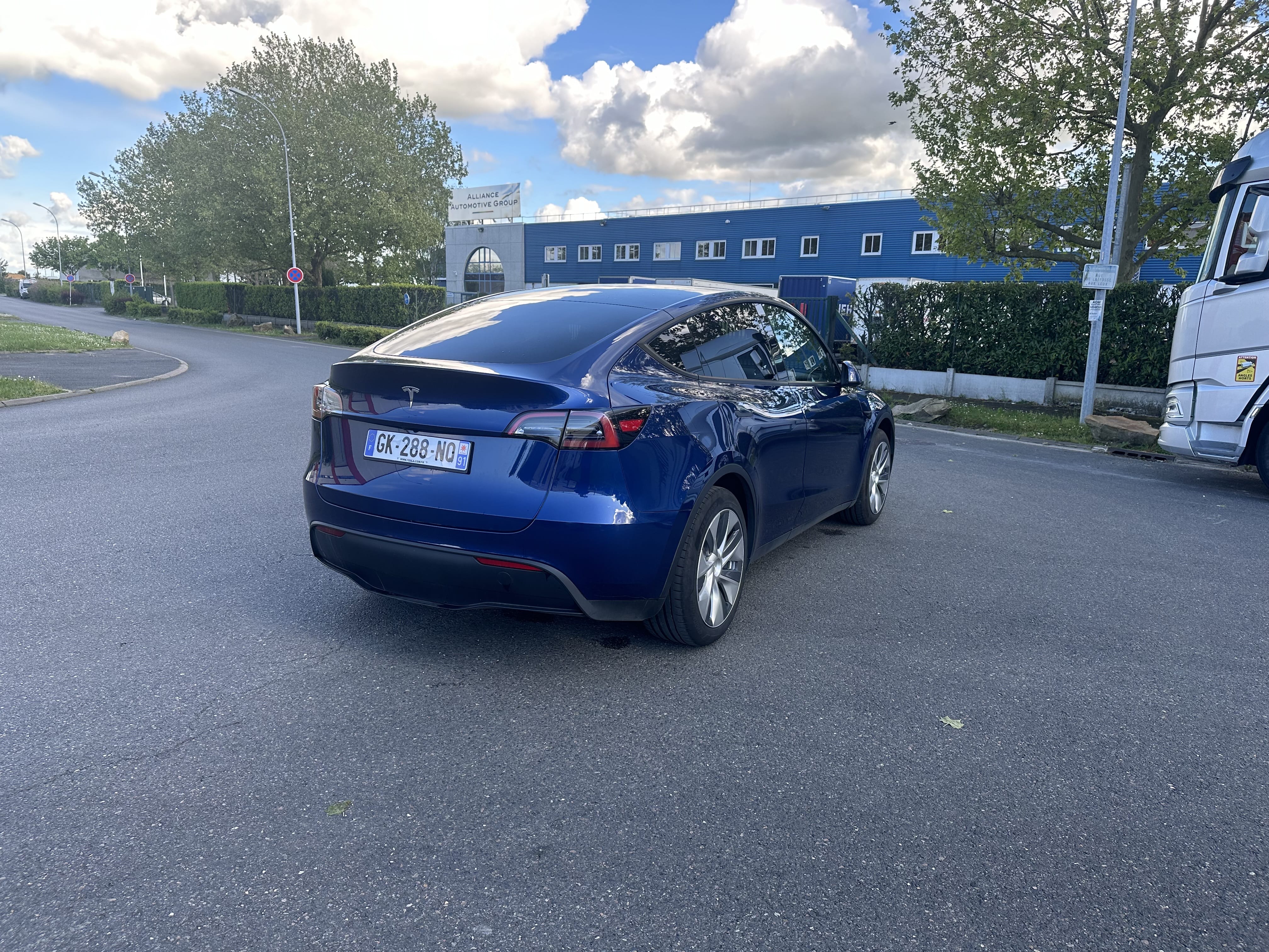Tesla Model Y Standard Range avec GPS