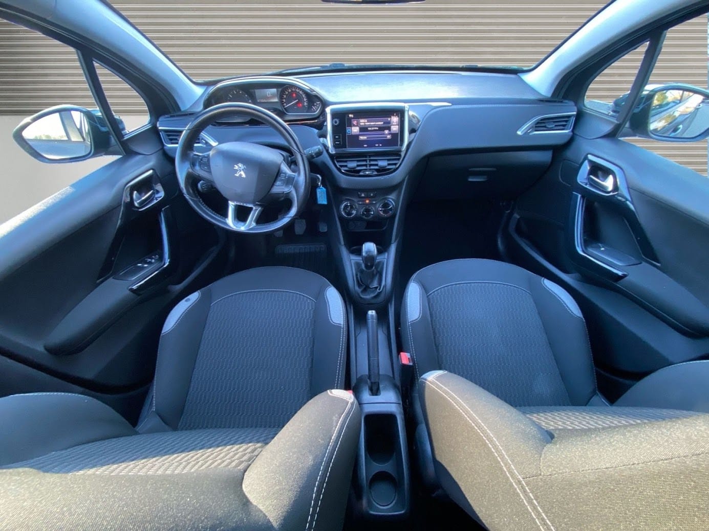 Peugeot 208 208 Ess (24020) EF837DF avec Siège bébé