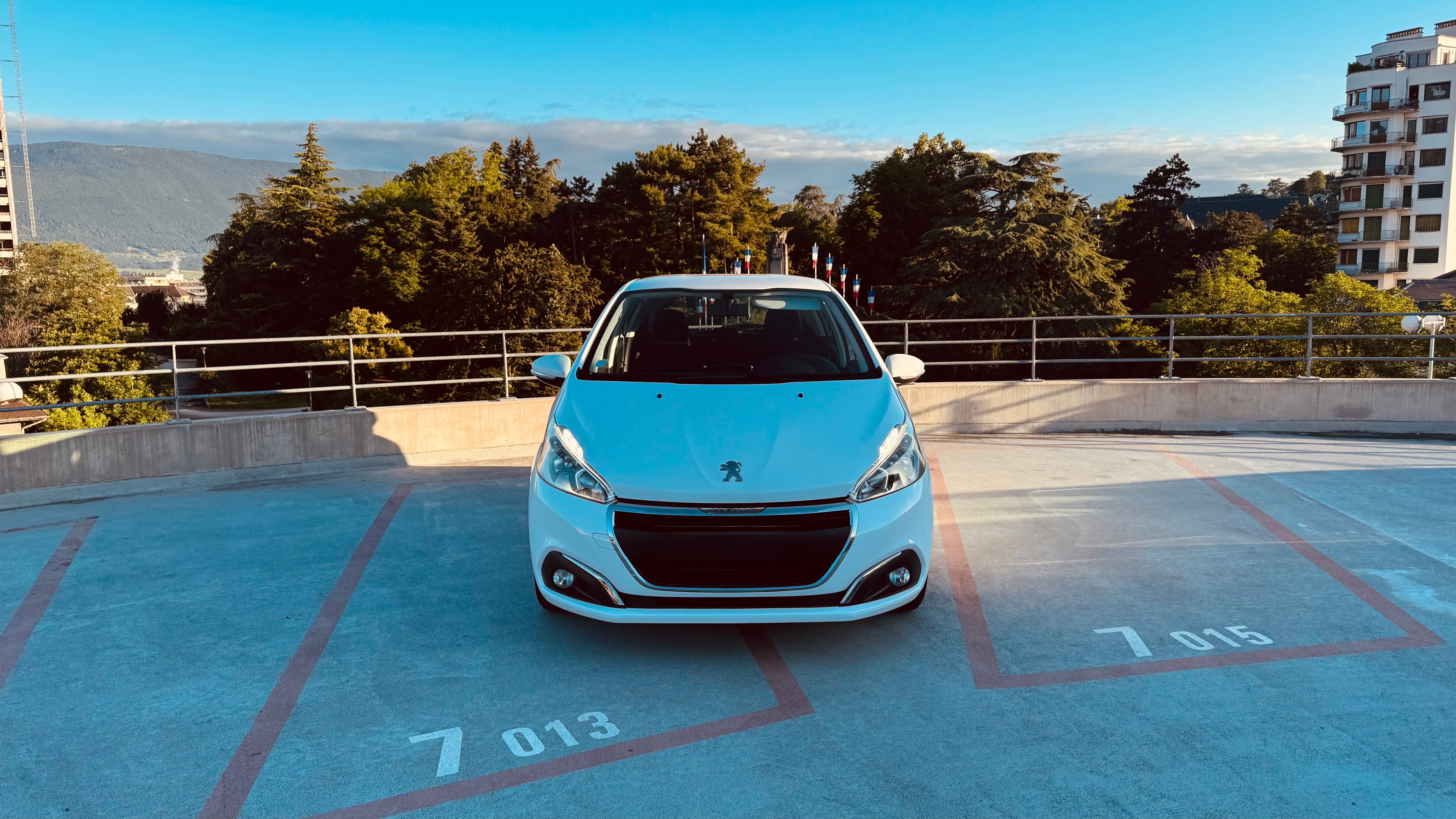 Peugeot 208 avec Autoradio