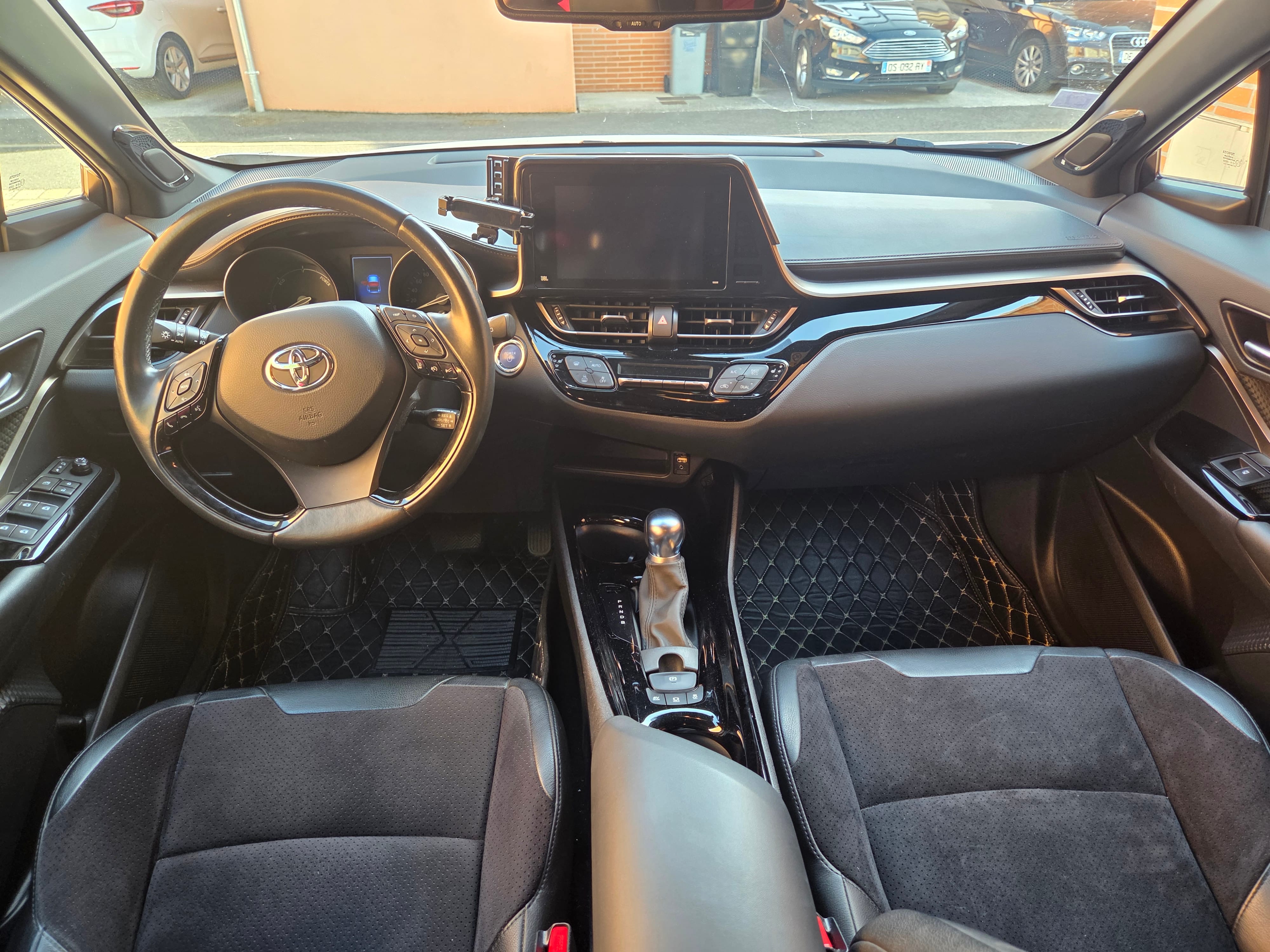 Toyota C-HR Hybrid met GPS