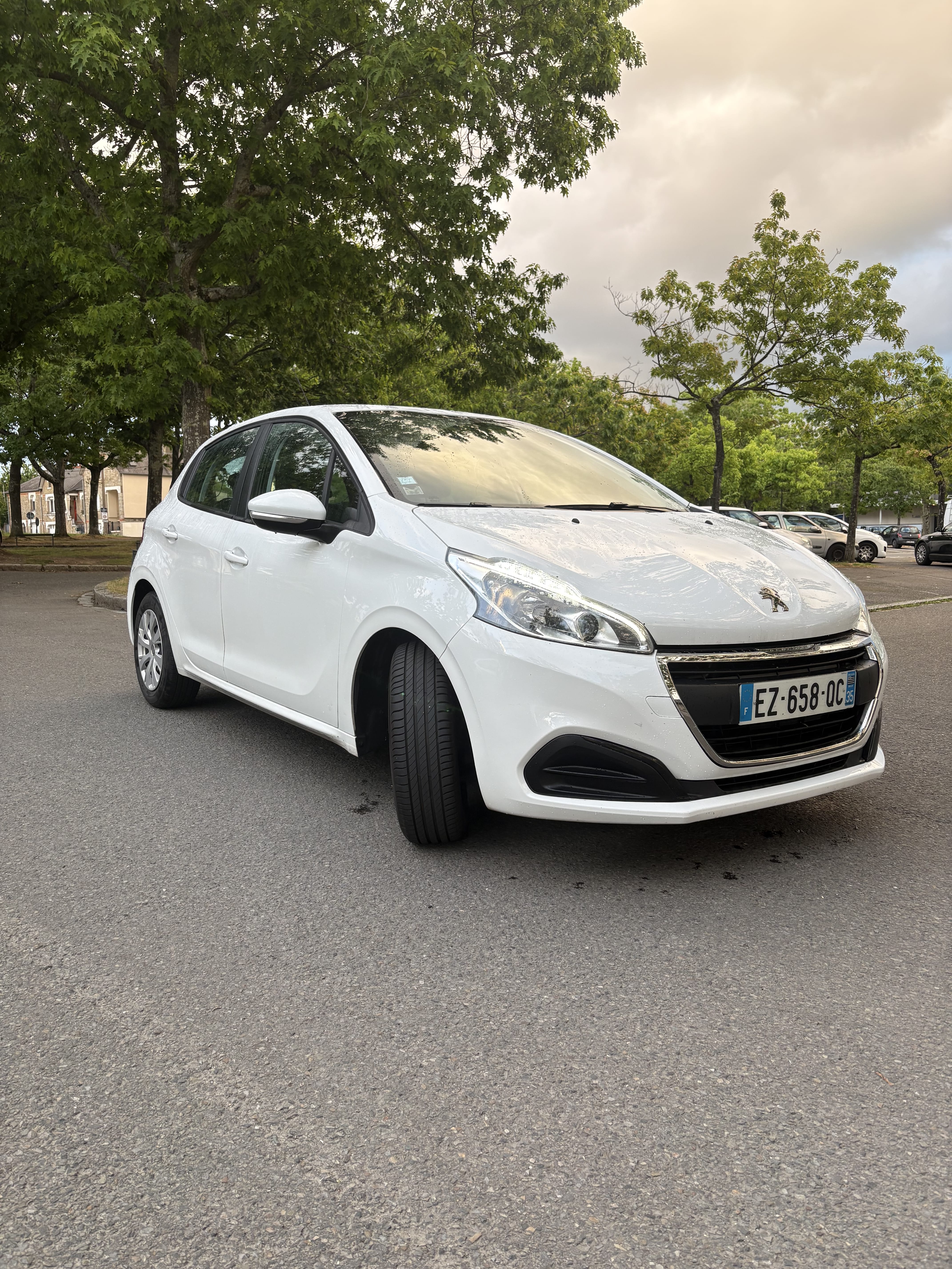 Peugeot 208 con Aire acondicionado