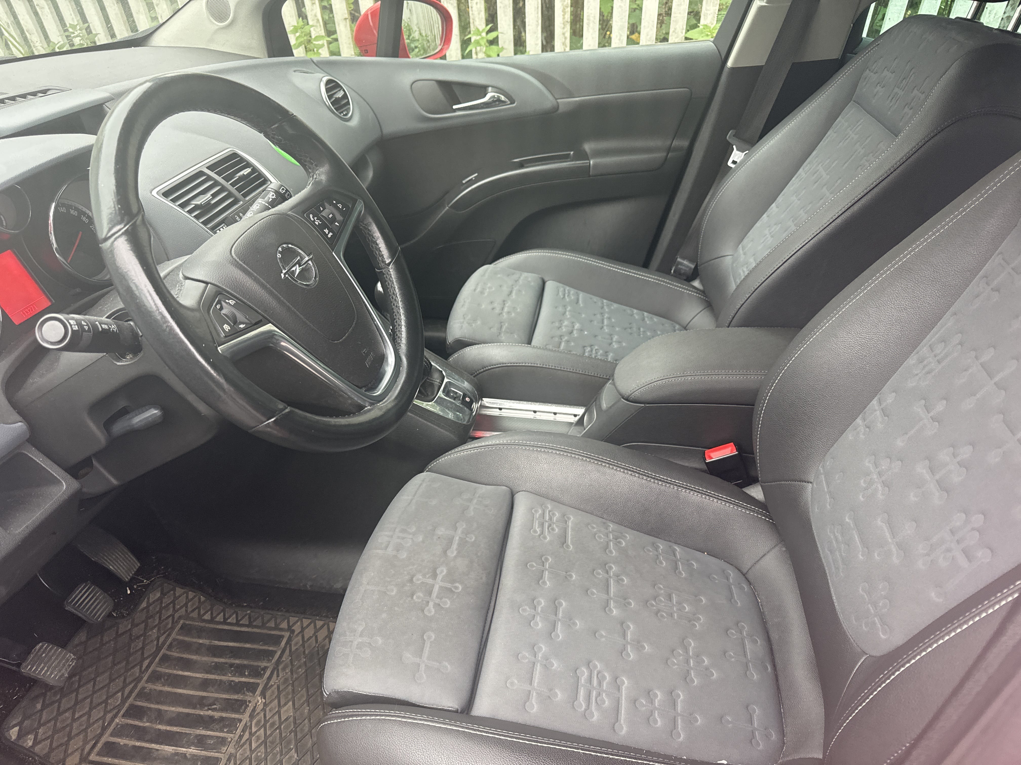 Opel Meriva with Roof box