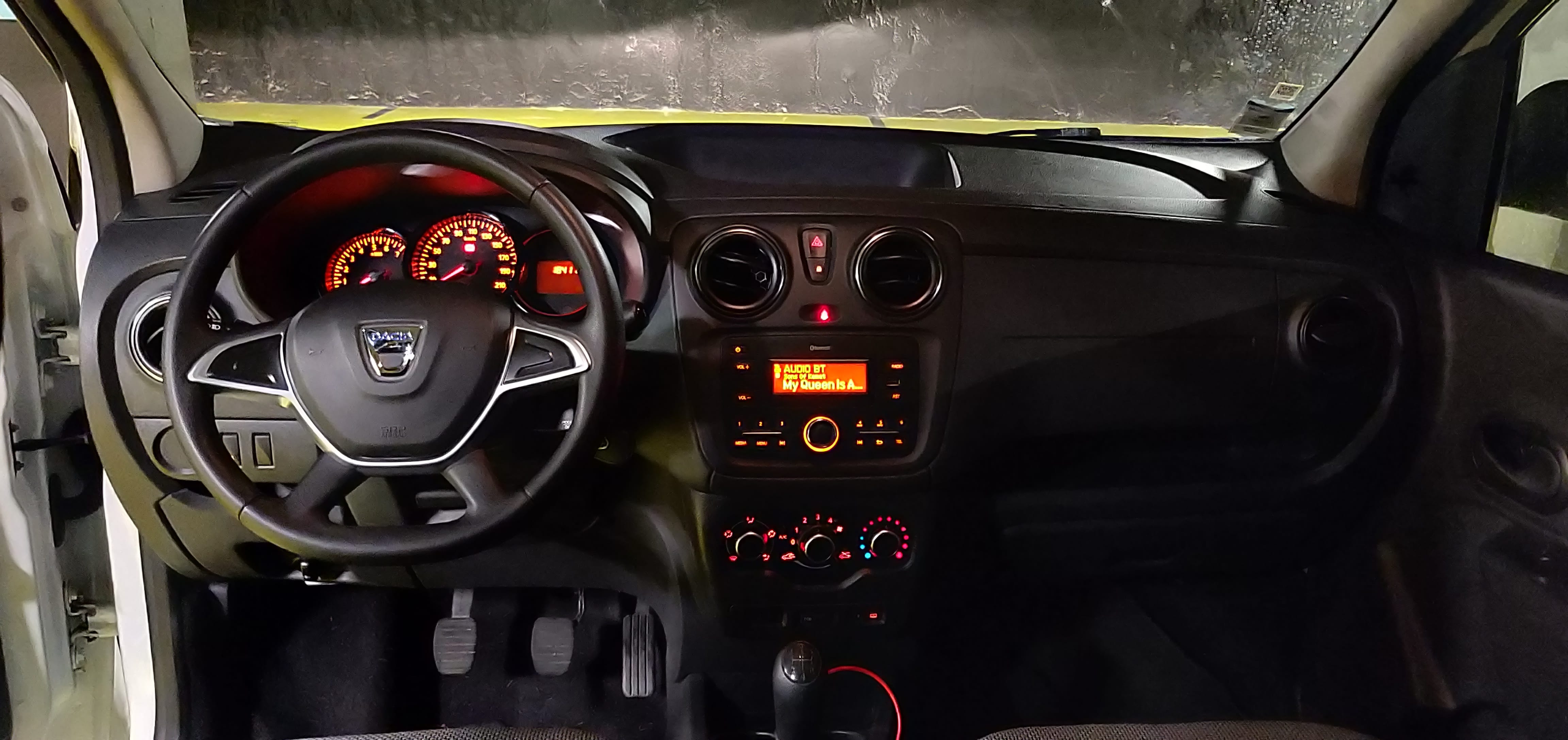 Dacia Lodgy EQ817PX avec Audio Bluetooth