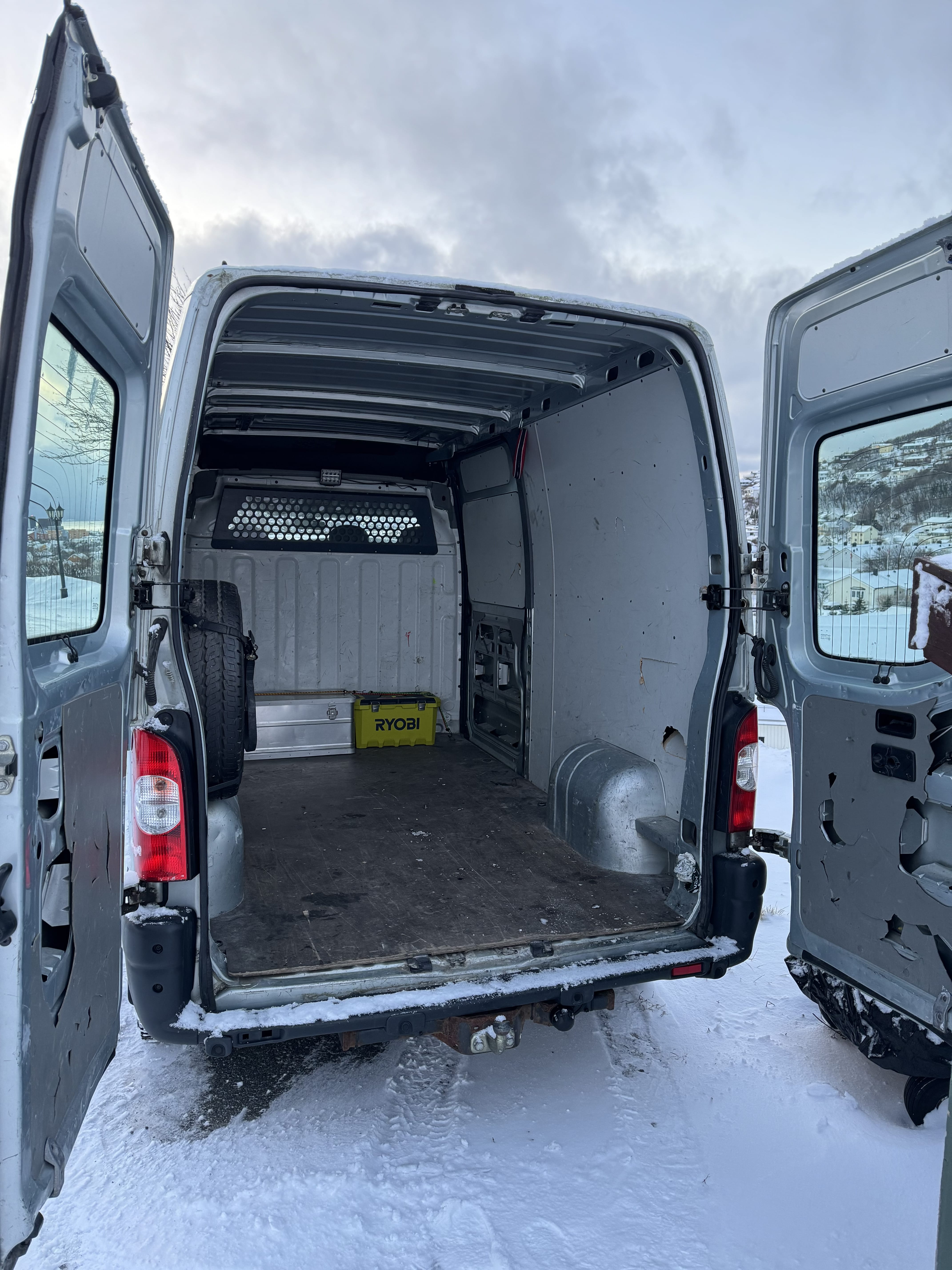 Nissan Interstar 2.5 dci med Tilhengerfeste