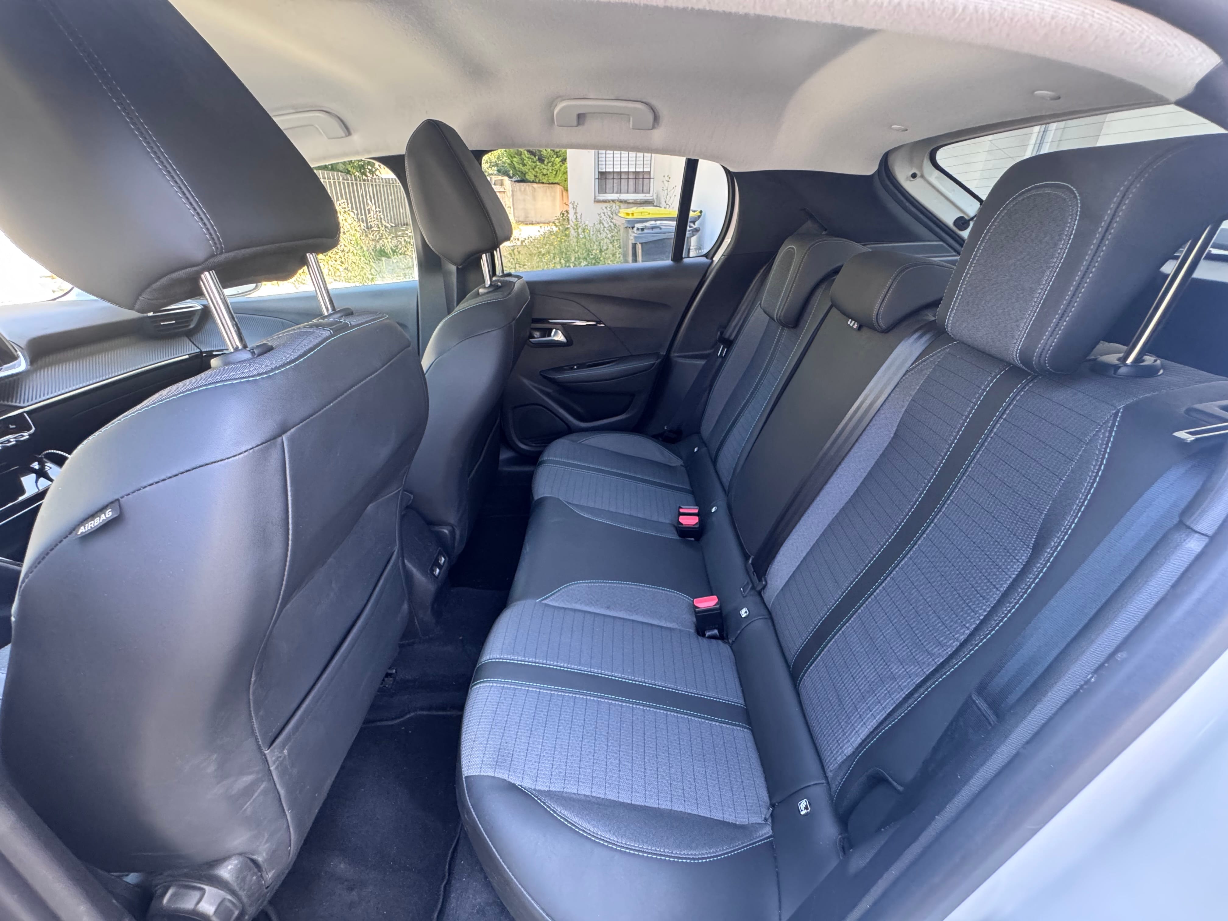 Peugeot 208 II 1.2 allure 100cv avec Régulateur de vitesse