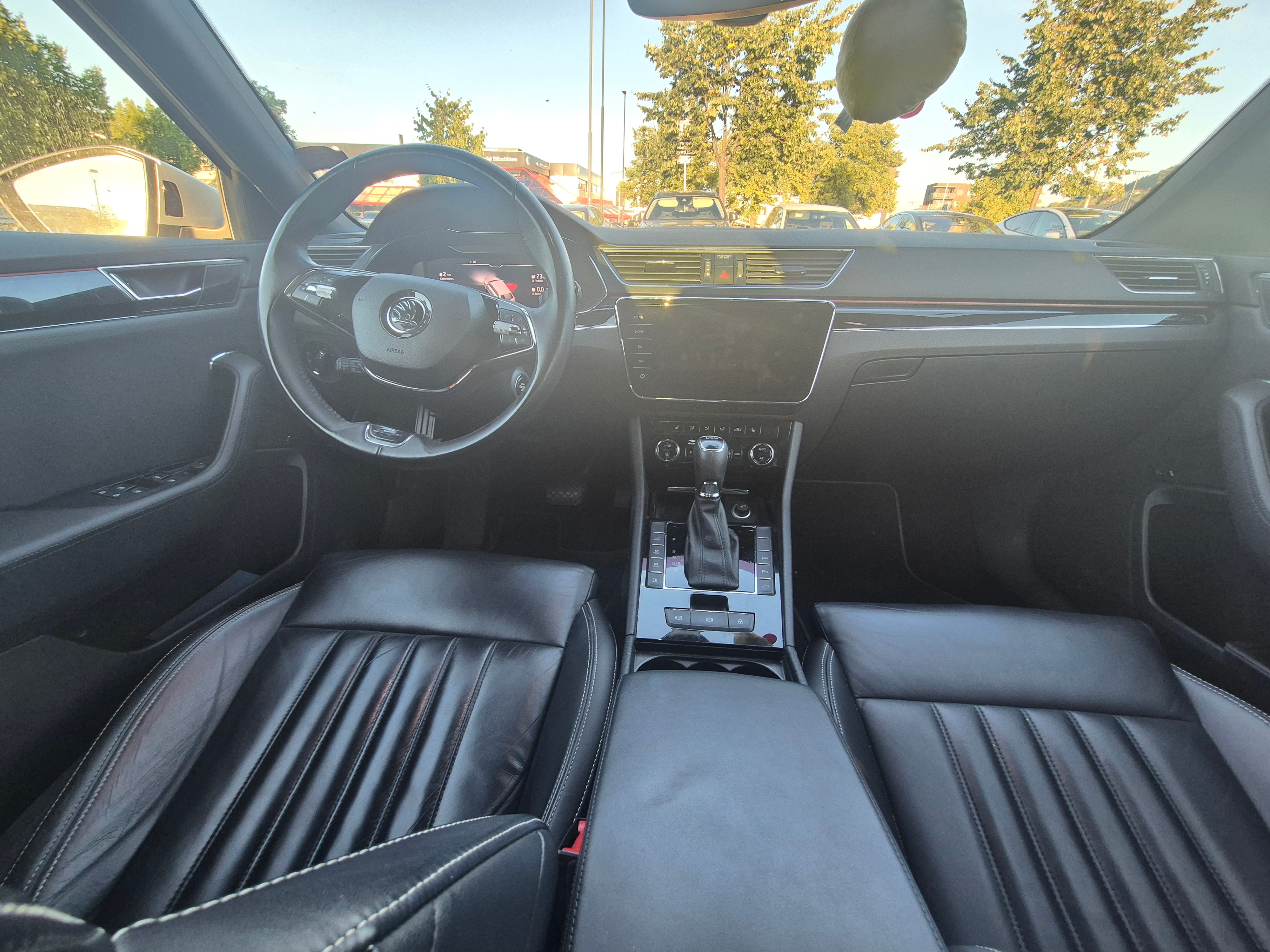 Skoda Superb med Ryggekamera
