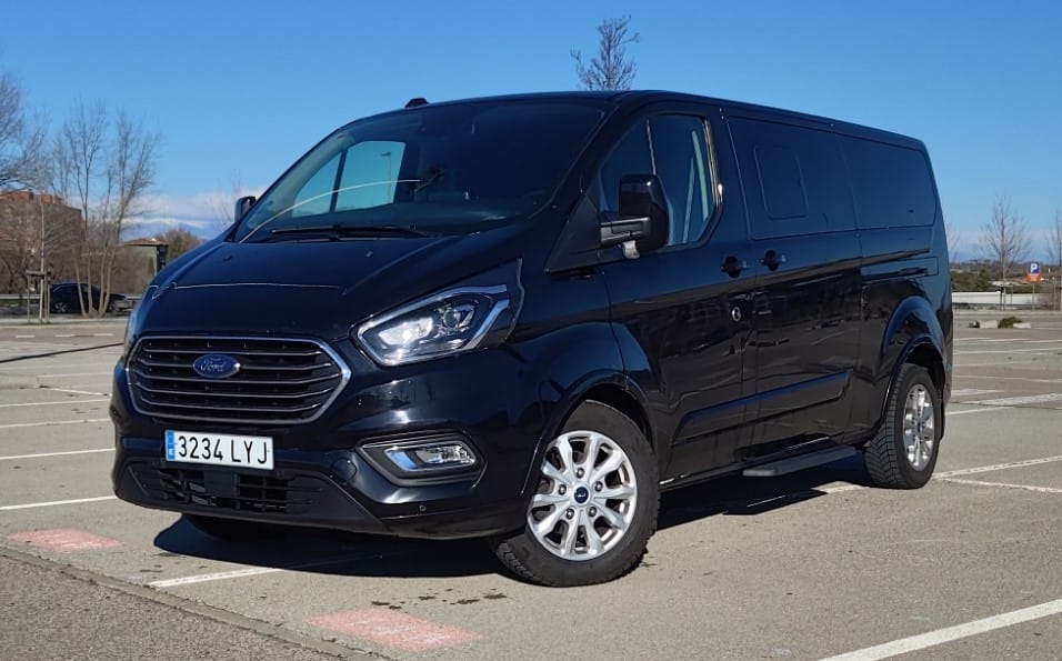 Ford Tourneo Custom, 2022, Diesel / Électrique (hybride), 9 places et plus