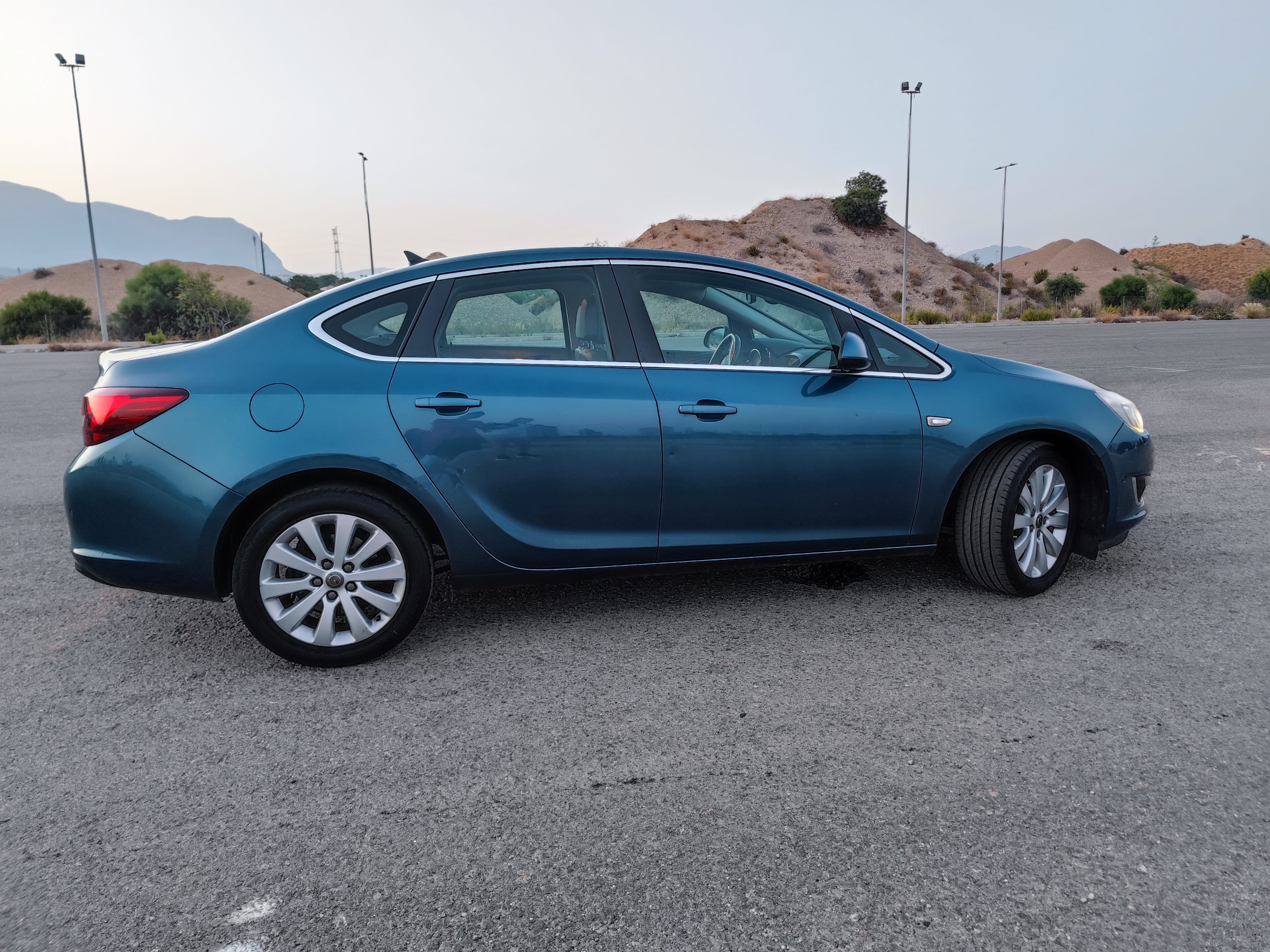 Opel Astra J