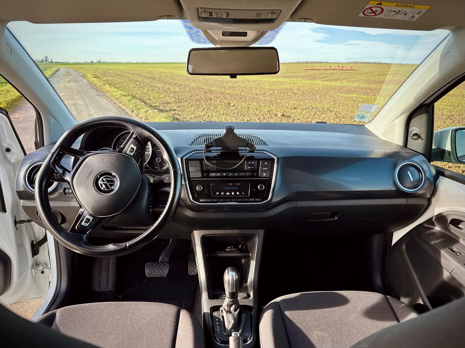 Volkswagen e-Up ! Charge Rapide - Stationnement Gratuit Paris et Malakoff avec Audio Bluetooth
