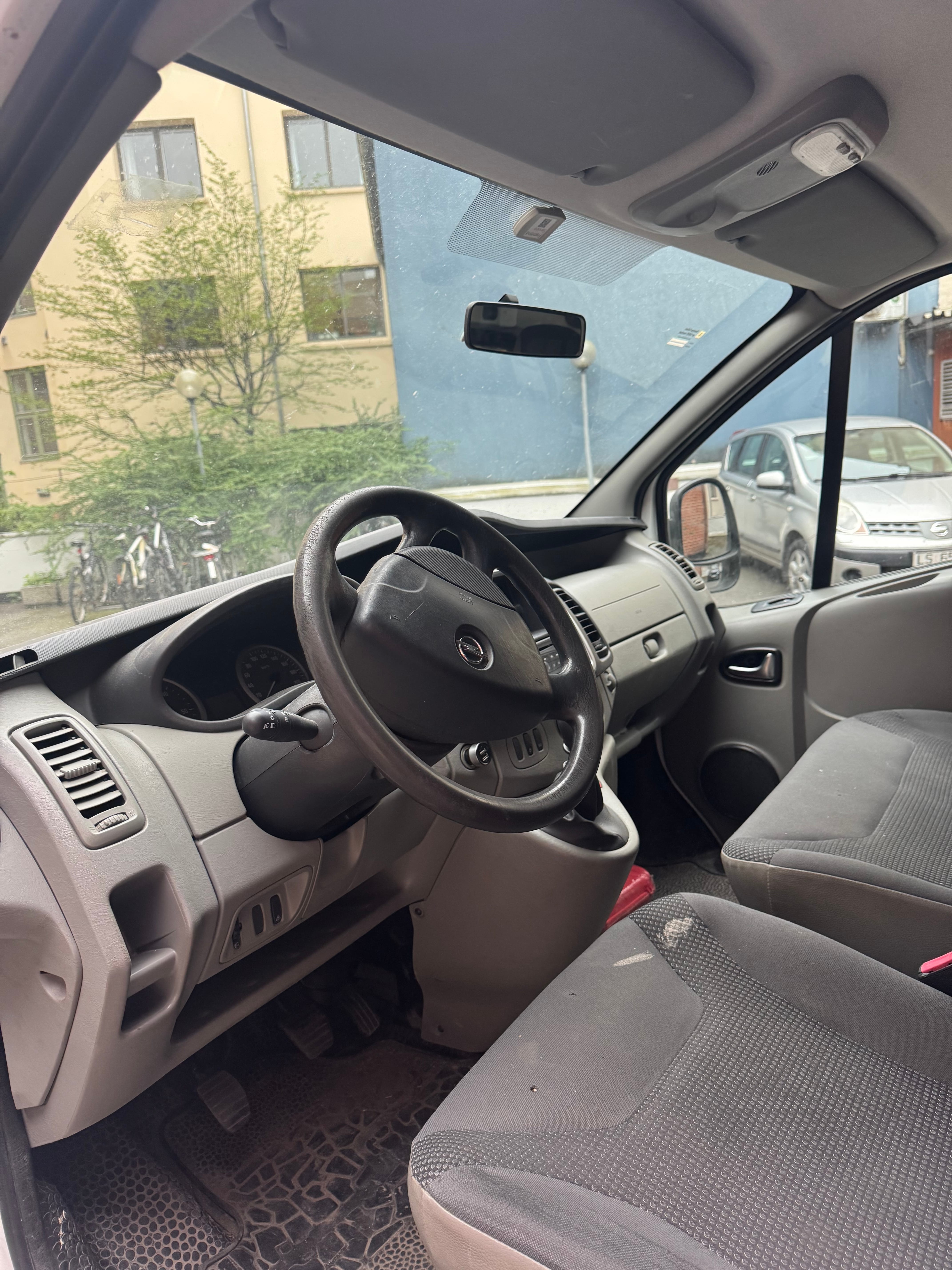 Opel Vivaro med Tilhengerfeste