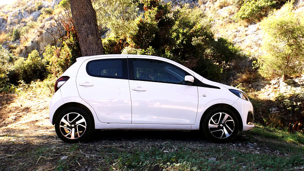 Peugeot 108 PureTech*clim*bluetooth*Parking Cinq Avenues Longchamps avec Climatisation