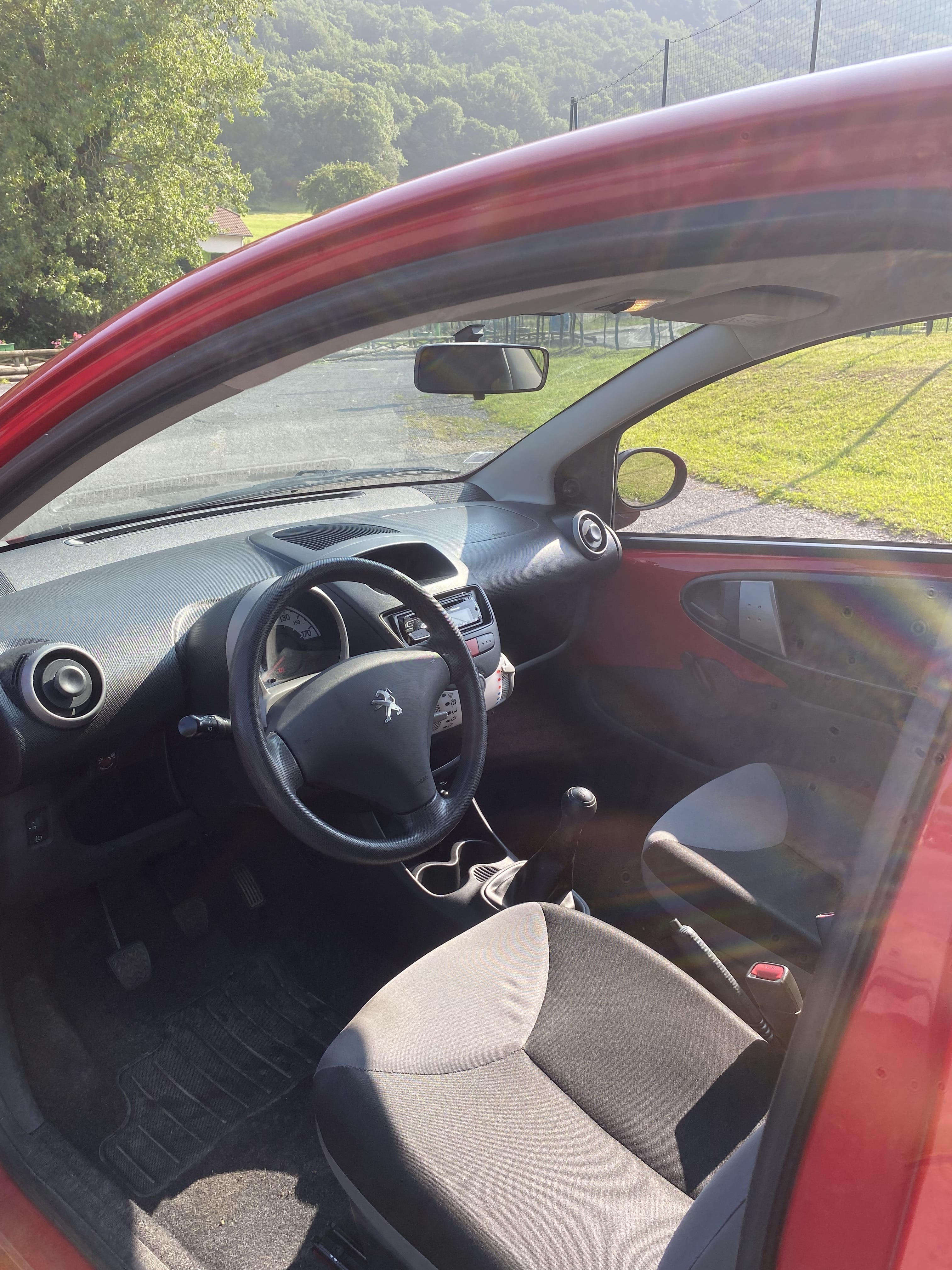 Peugeot 107 avec Entrée audio / iPod