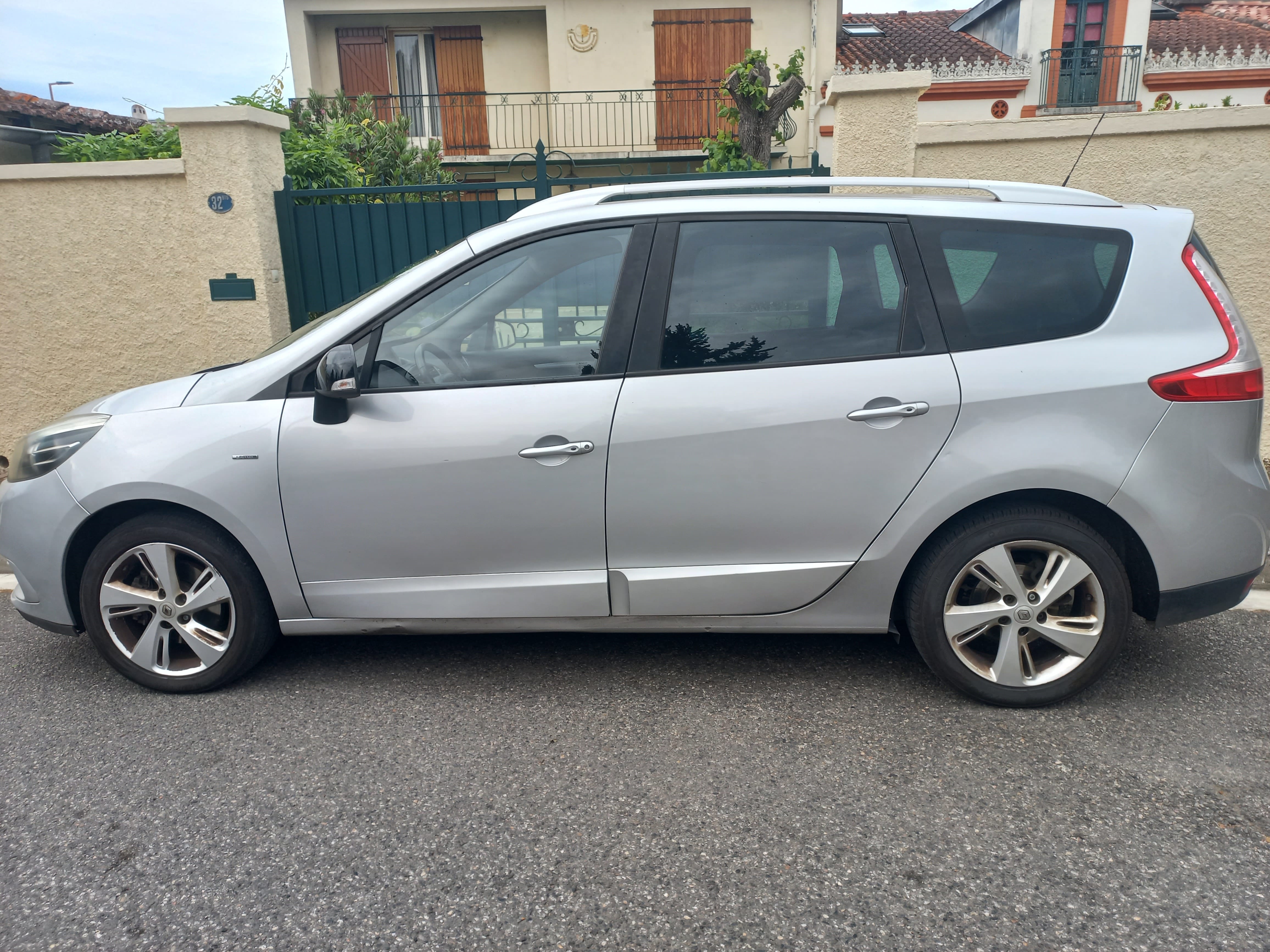 Renault Scenic 1.5 DCI  110CV limited avec Climatisation