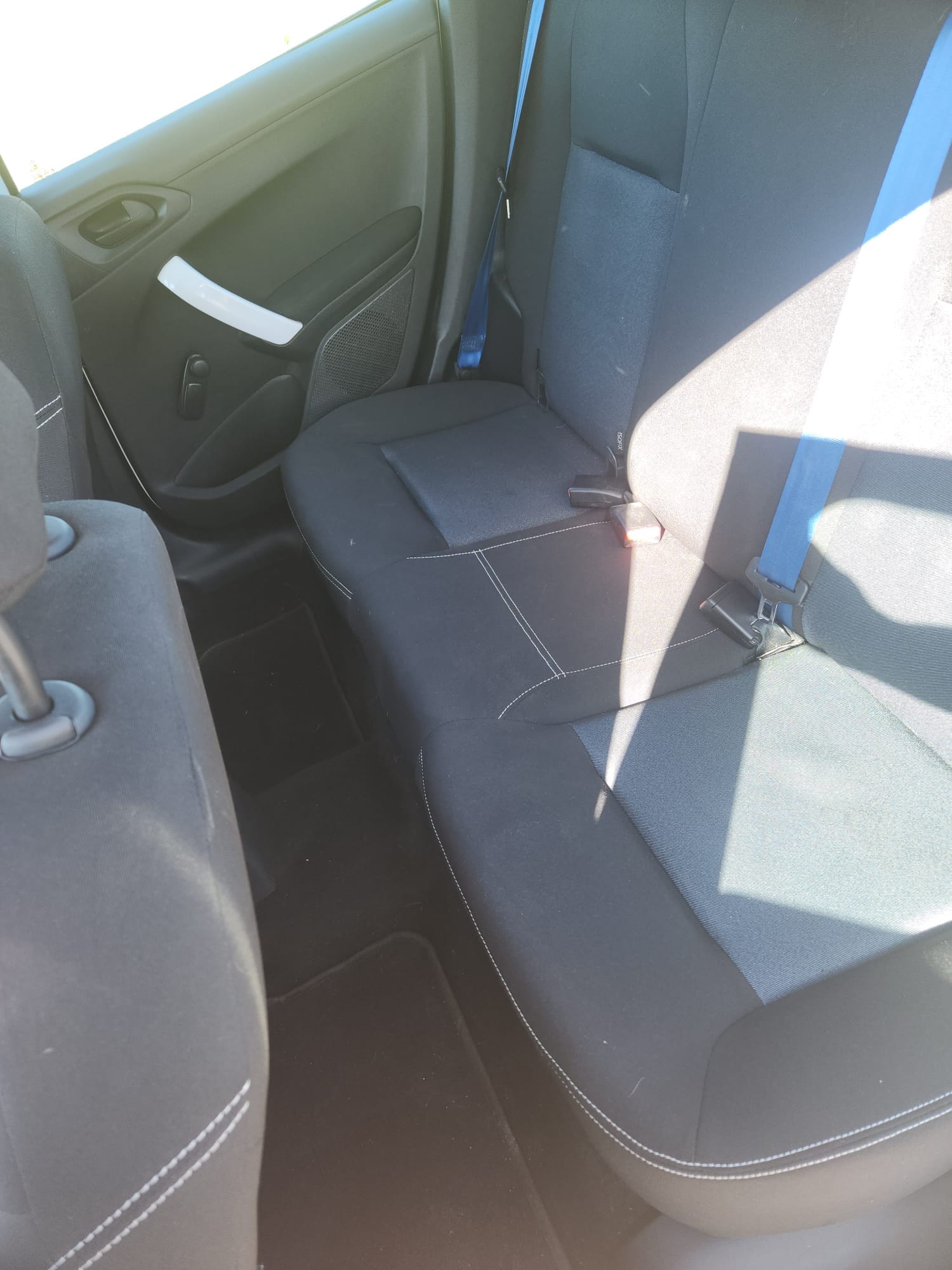 Peugeot 208 avec Apple CarPlay