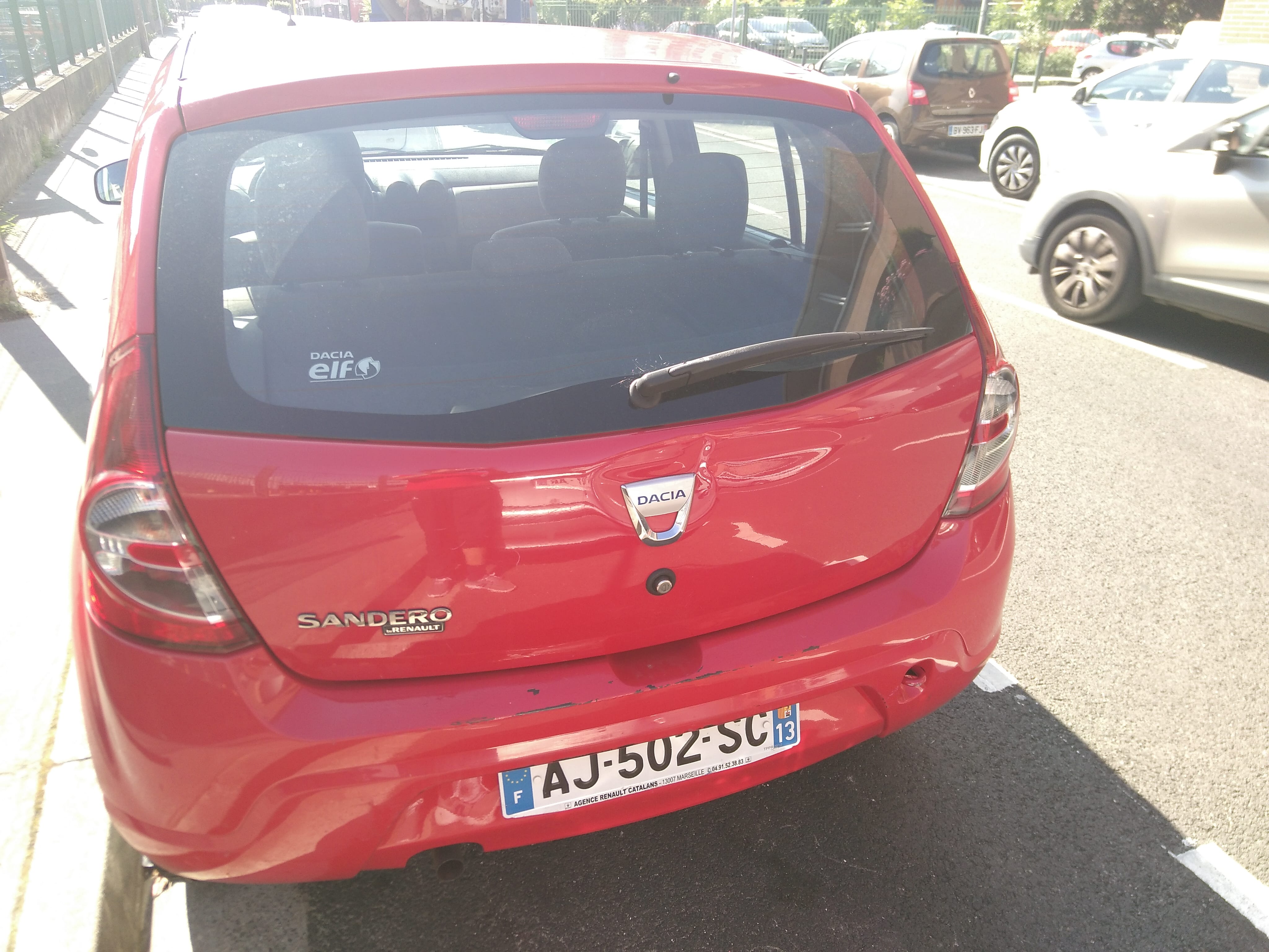 Dacia Sandero sans option roule au GPL et à l'essence
