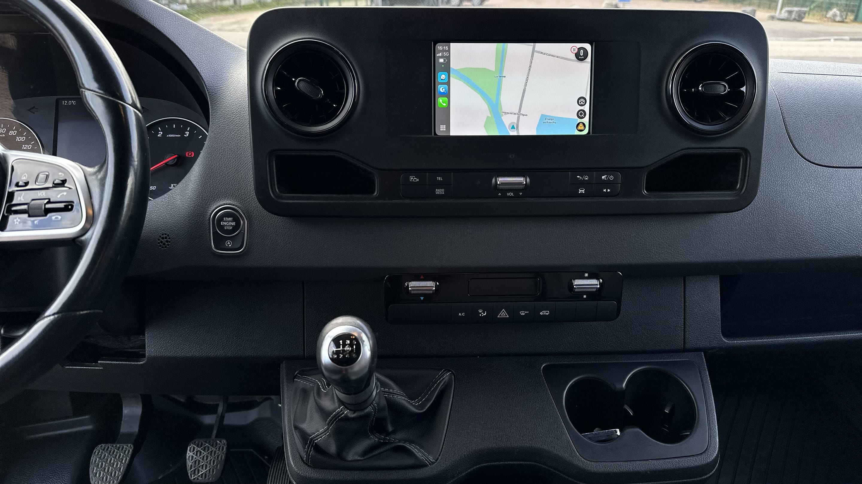 Mercedes-Benz Sprinter avec GPS