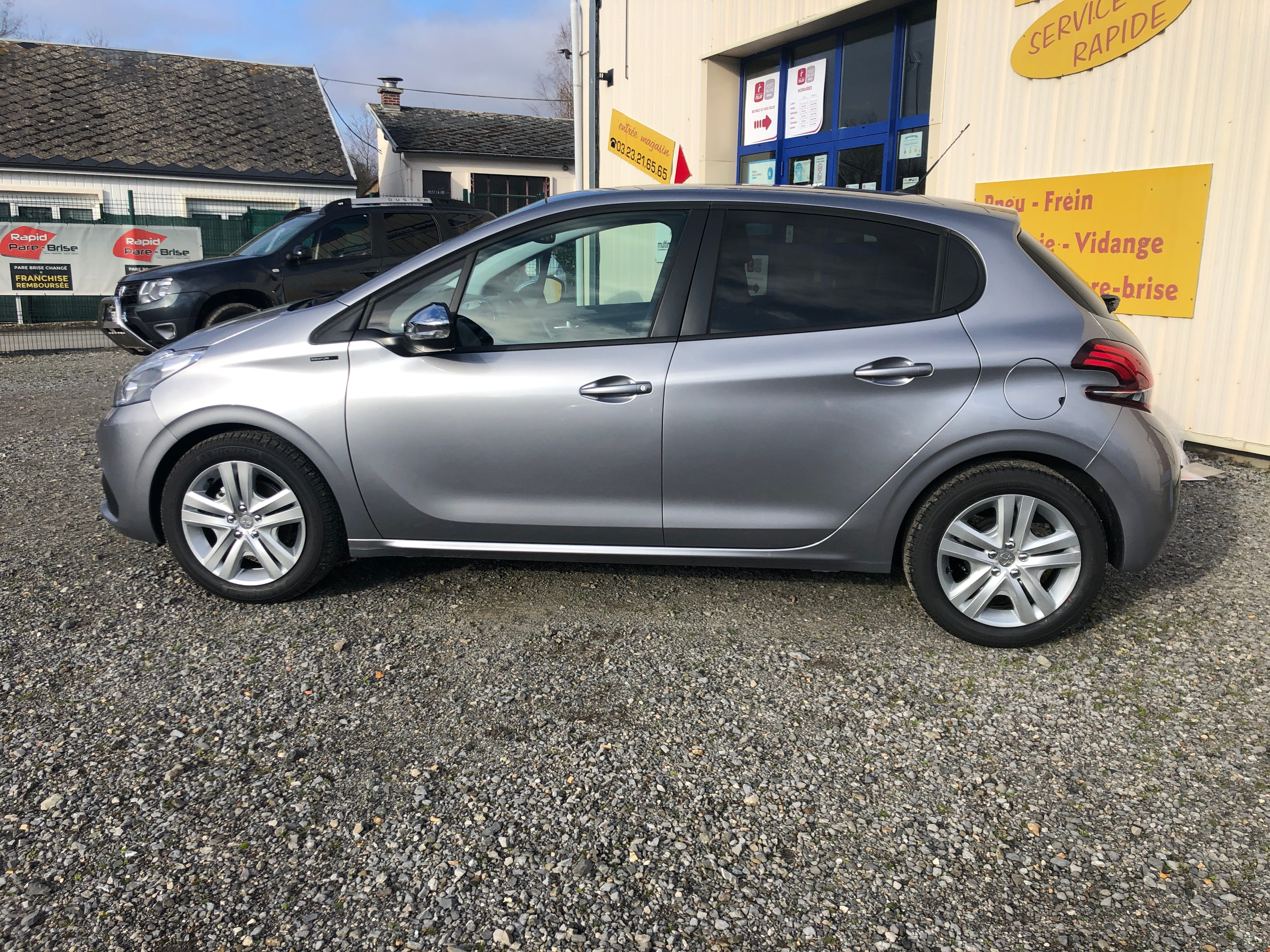 Peugeot 208 Ess 82cv FM102QE avec Climatisation