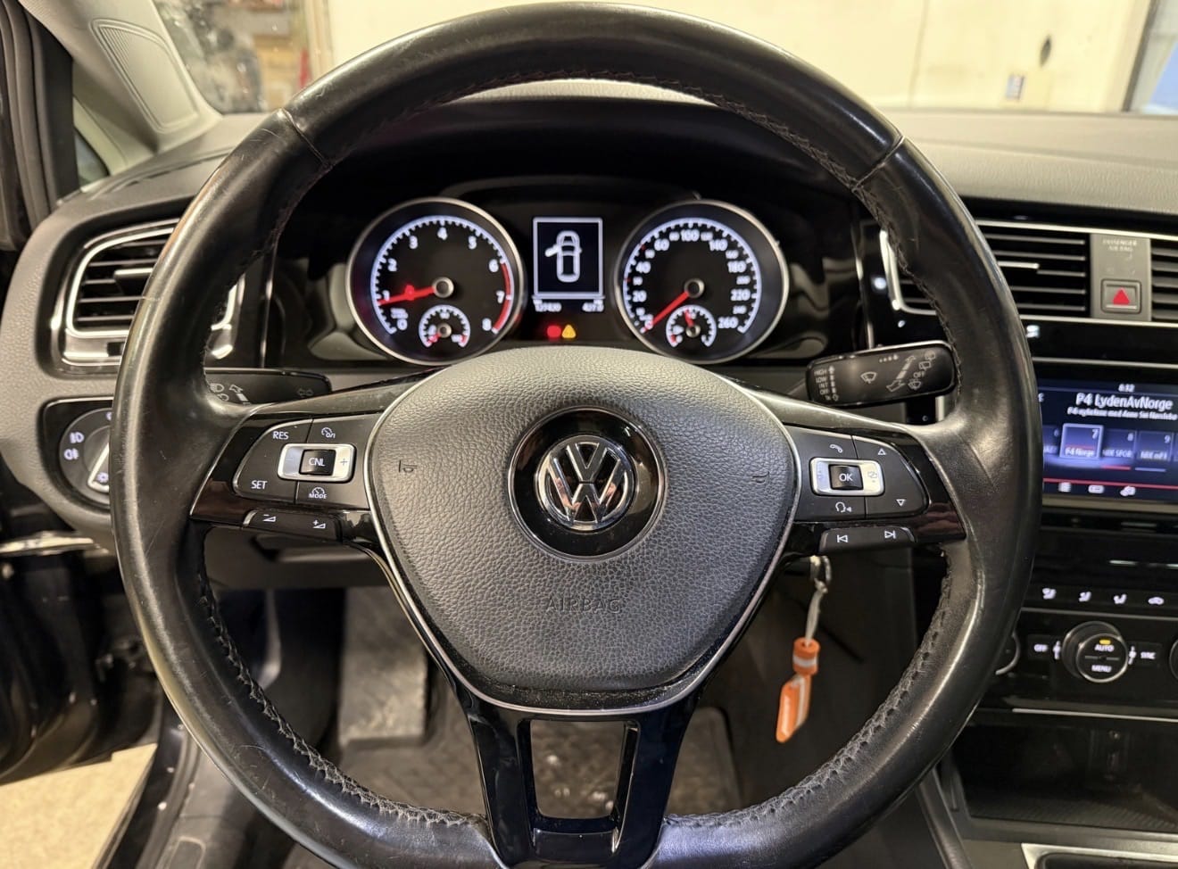 Volkswagen Golf with Audio / iPod input