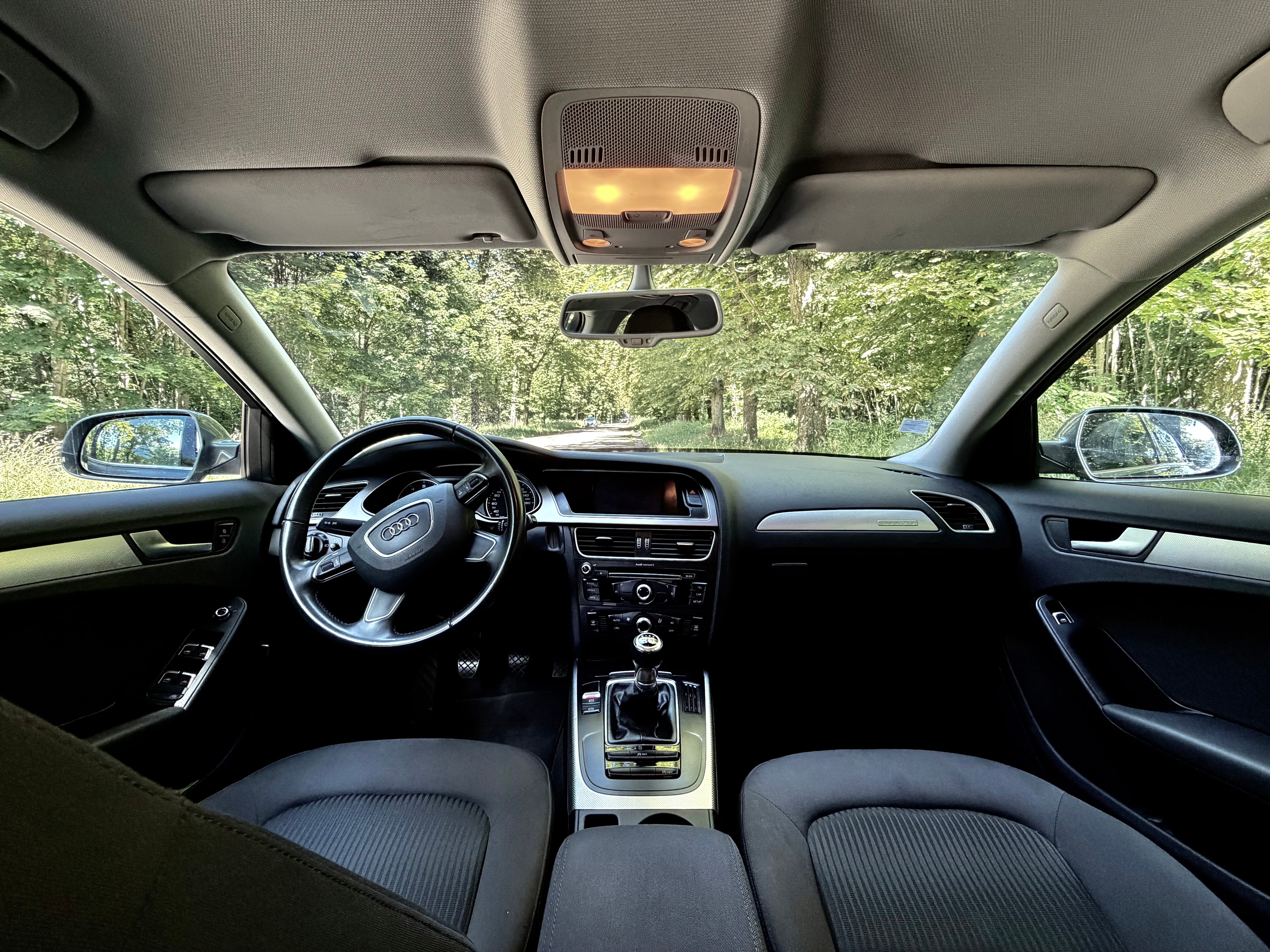 Audi  A4 2.0T Premium Plus Quatro avec Entrée audio / iPod