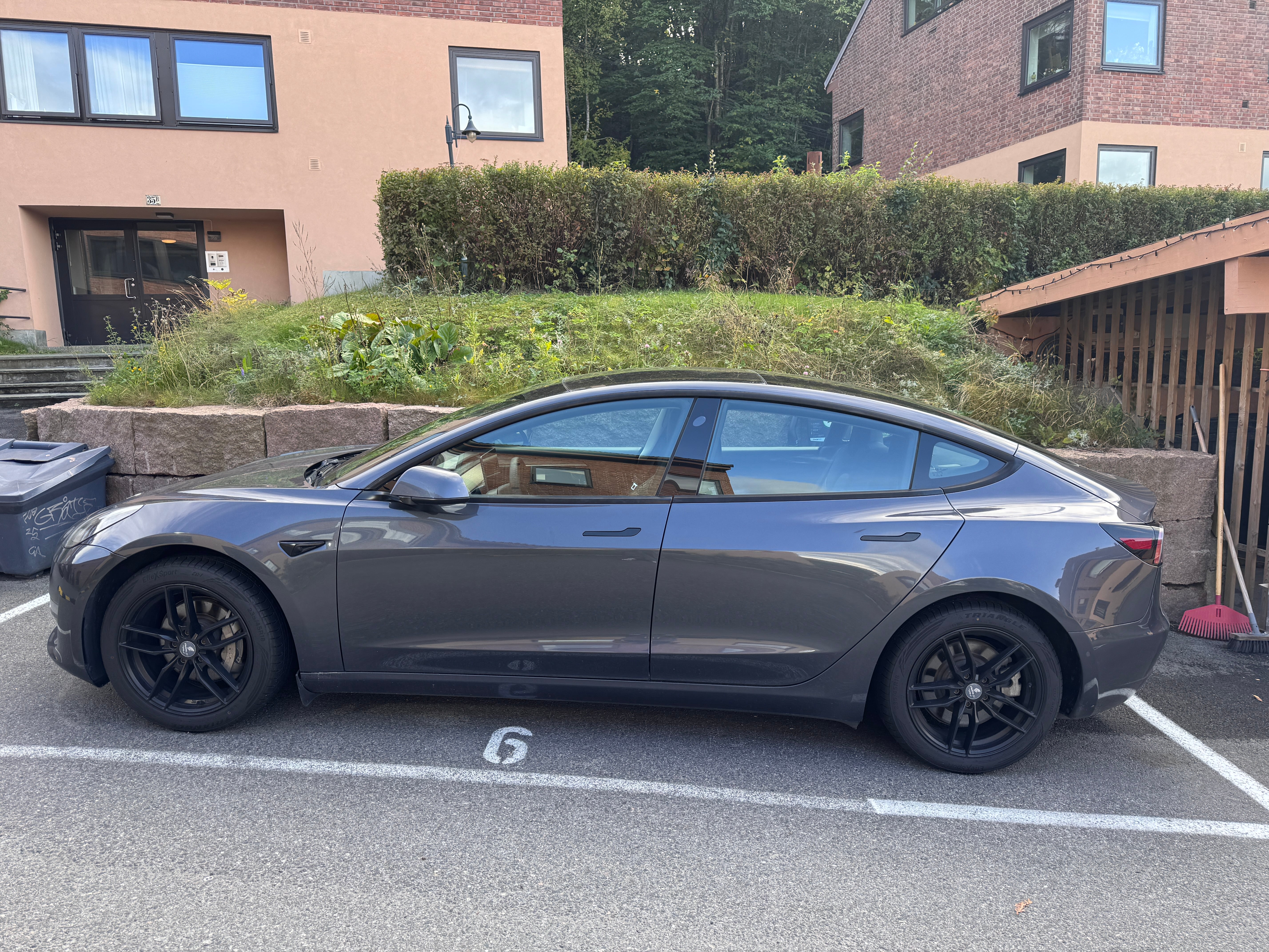 Tesla Model 3 Long Range AWD with Air conditioning