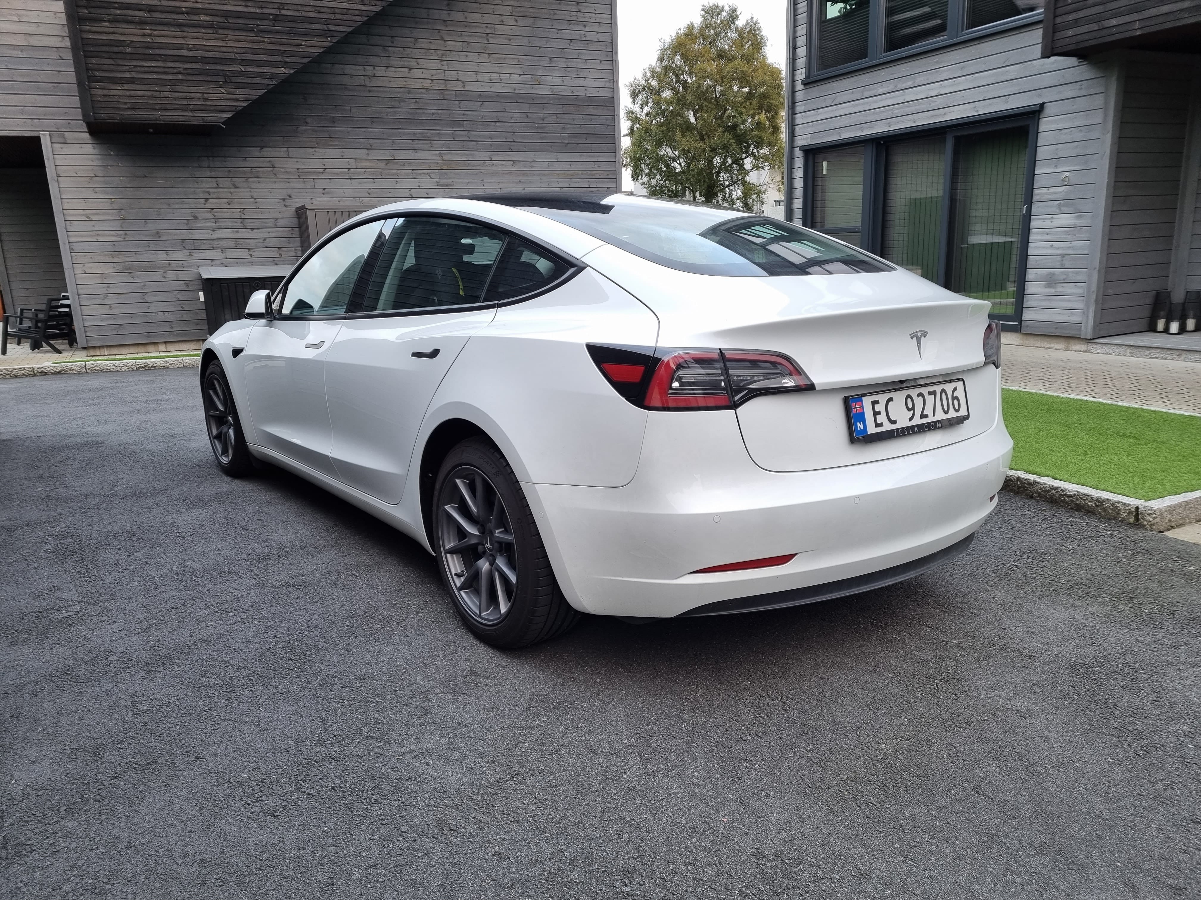 Tesla Model 3 med GPS