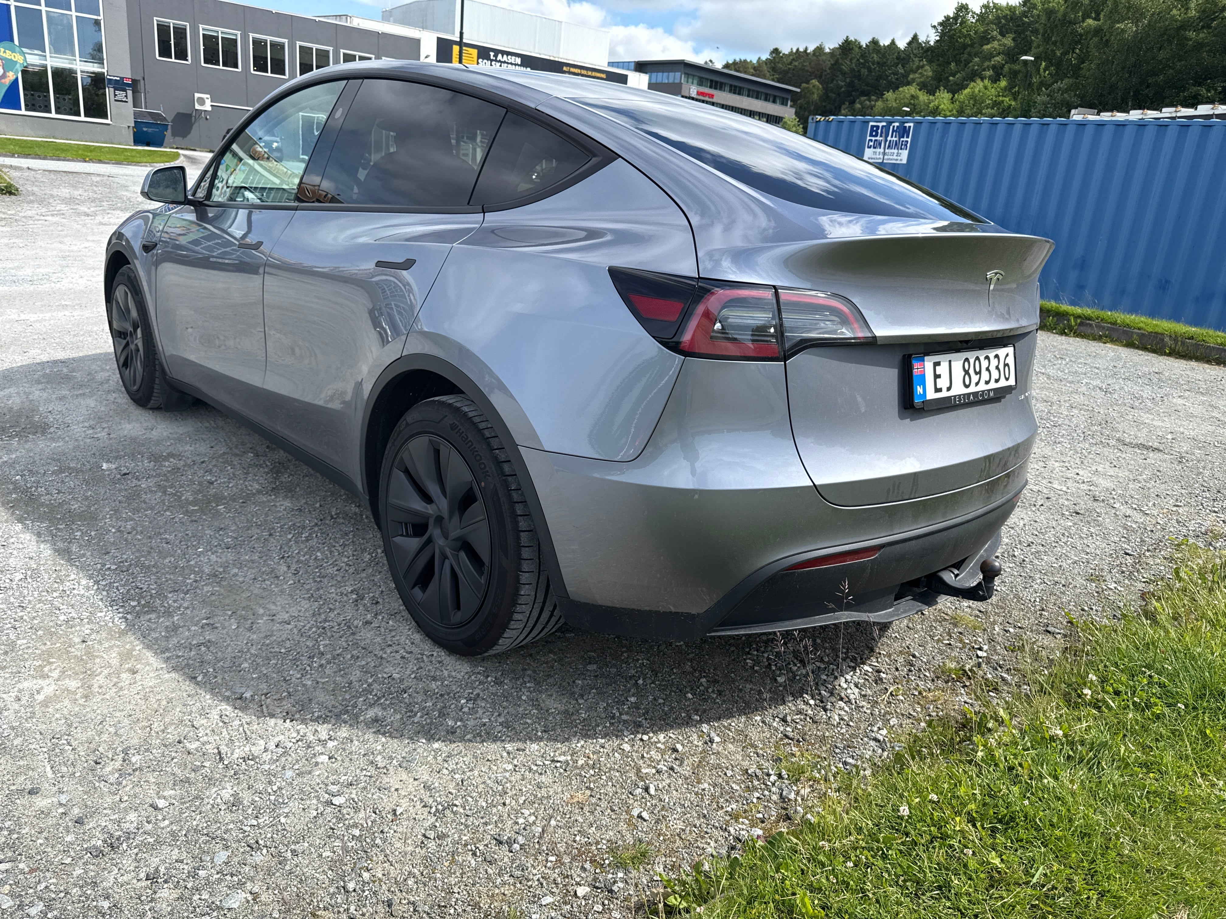 Tesla Model Y Long Range with Backup camera