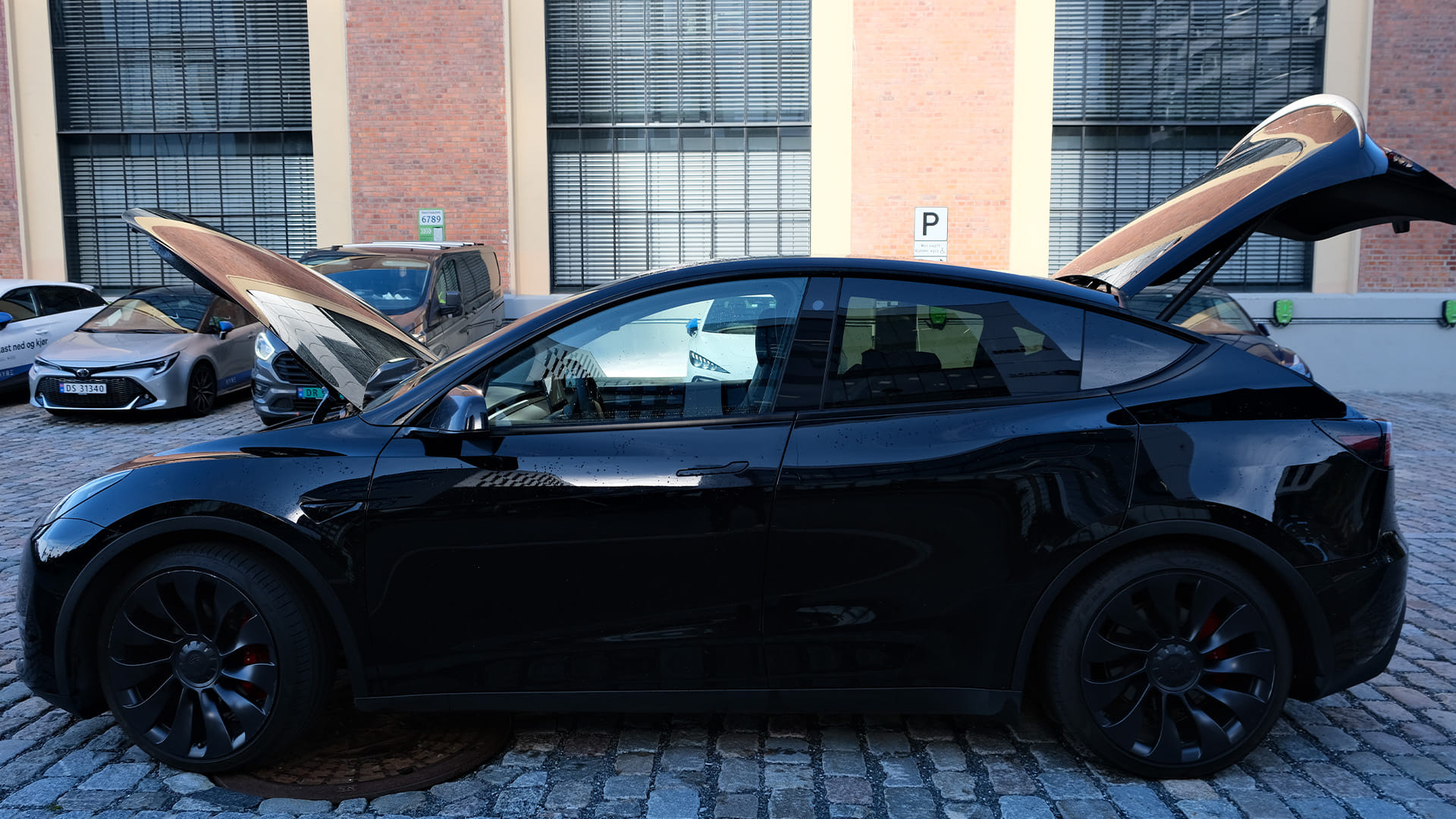 Tesla Model Y Performance med Bluetooth audio