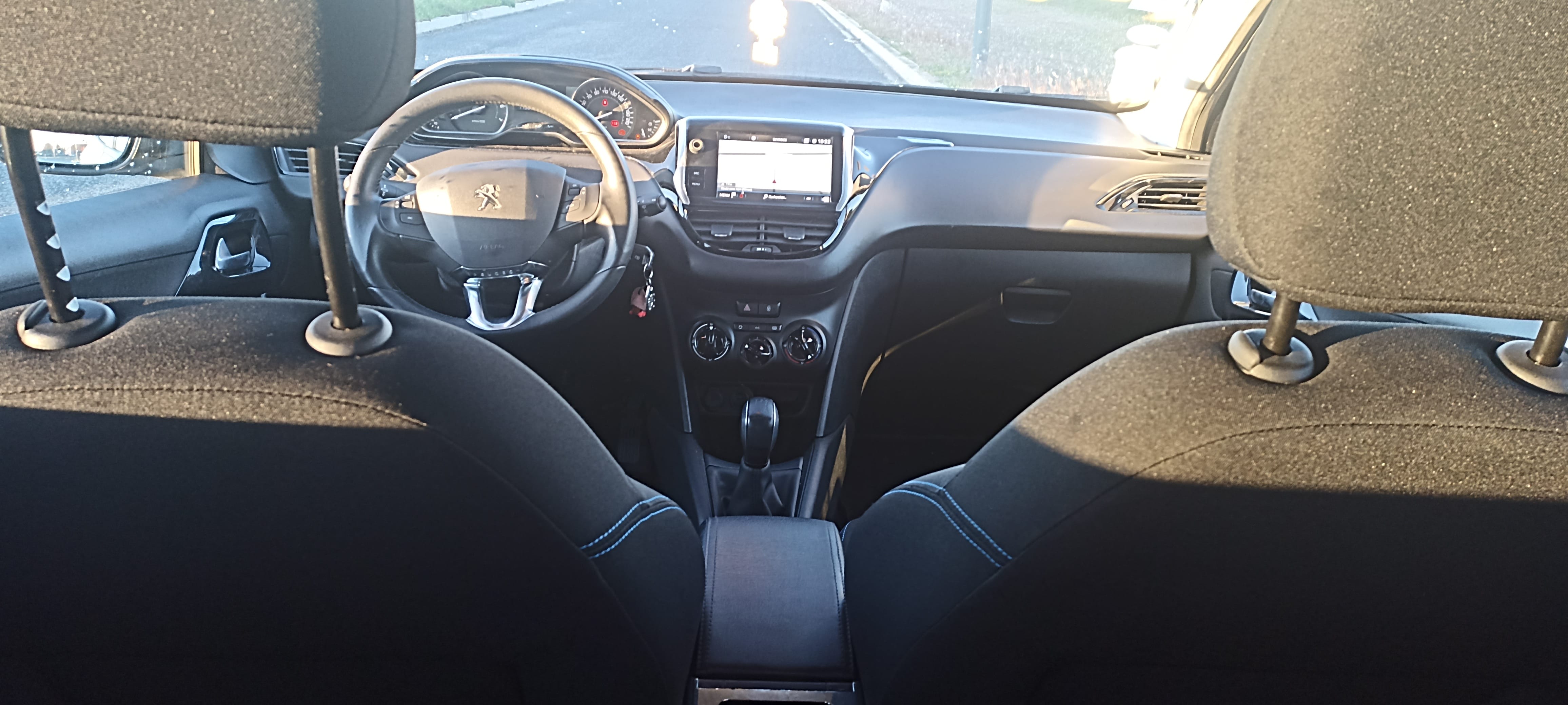 Peugeot 208 Signature avec Entrée audio / iPod