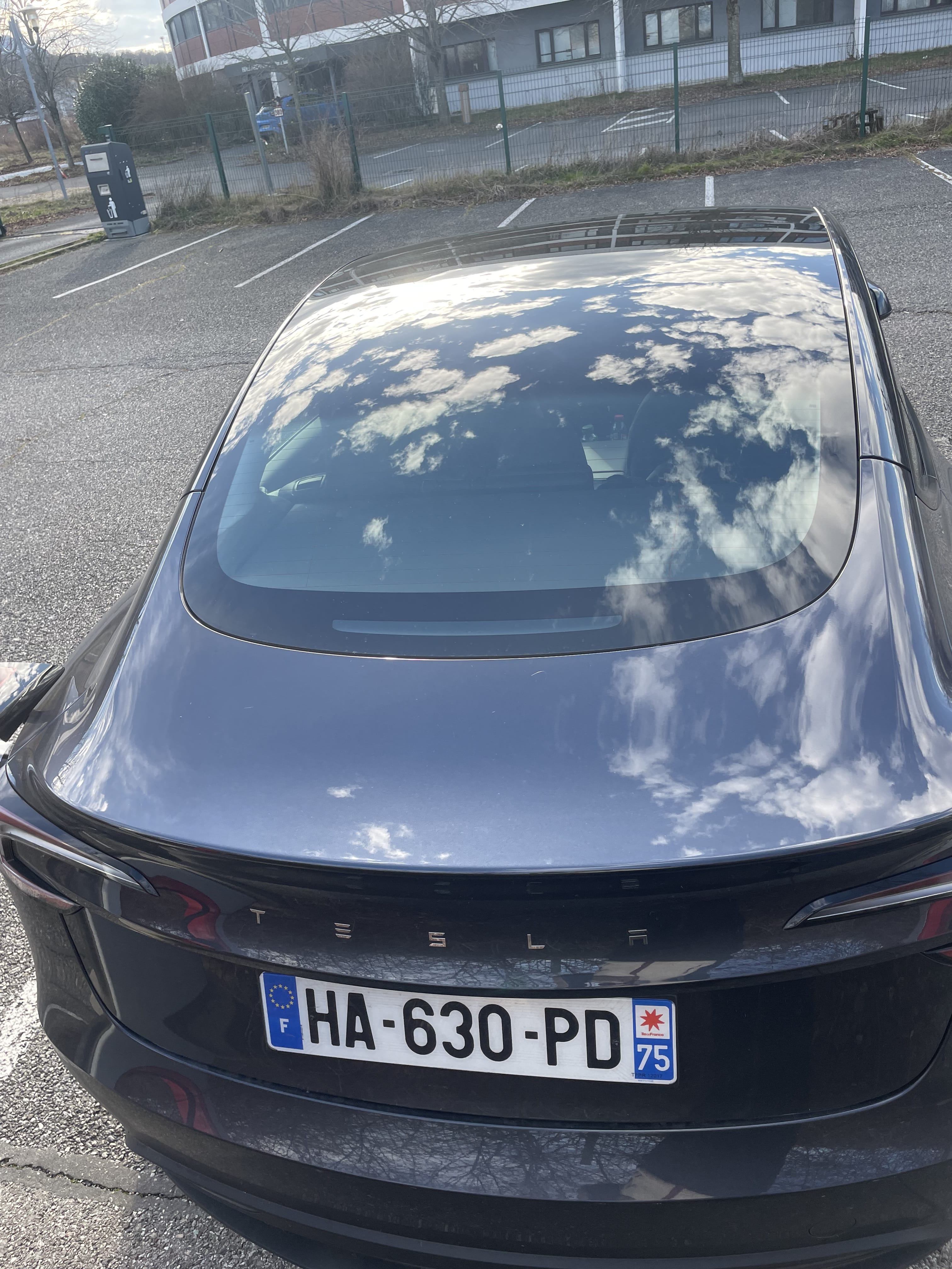 Tesla Model 3 avec GPS