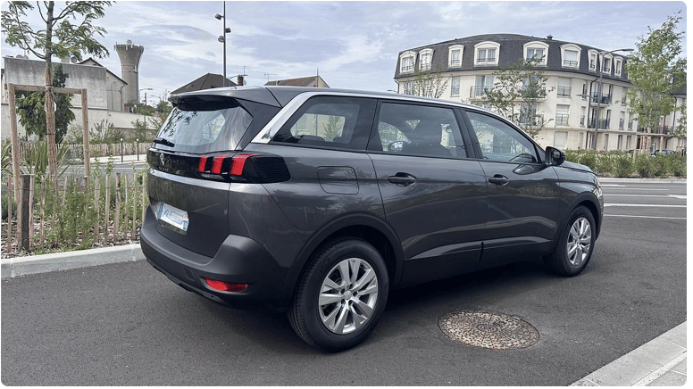 Peugeot 5008 avec GPS