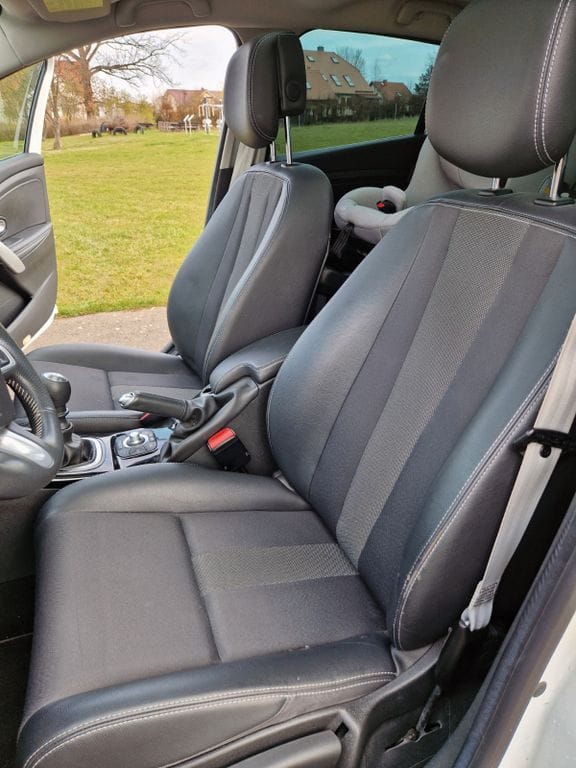 Renault Mégane - weiß con Neumáticos de invierno