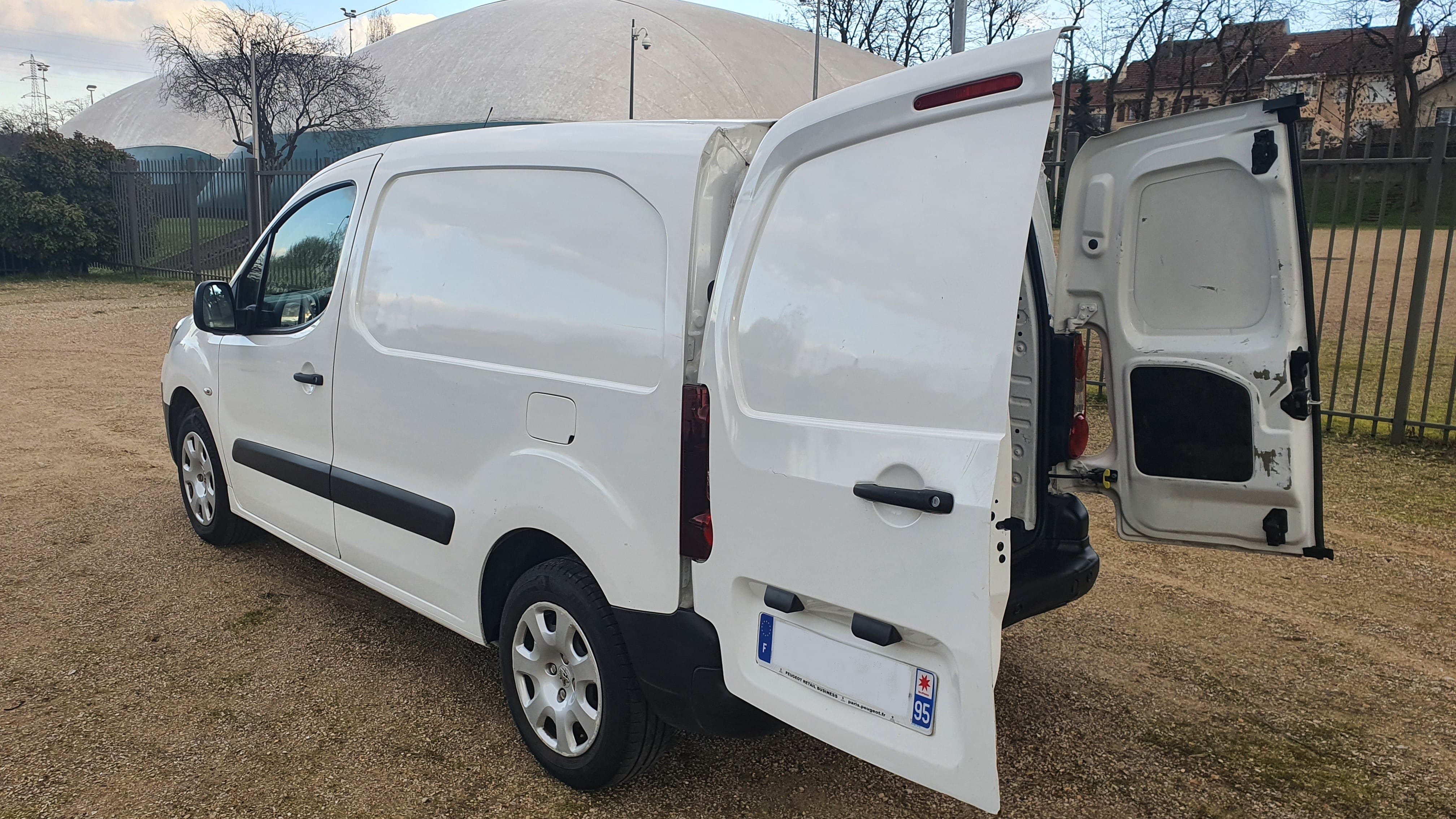 Peugeot Partner Fourgon avec GPS