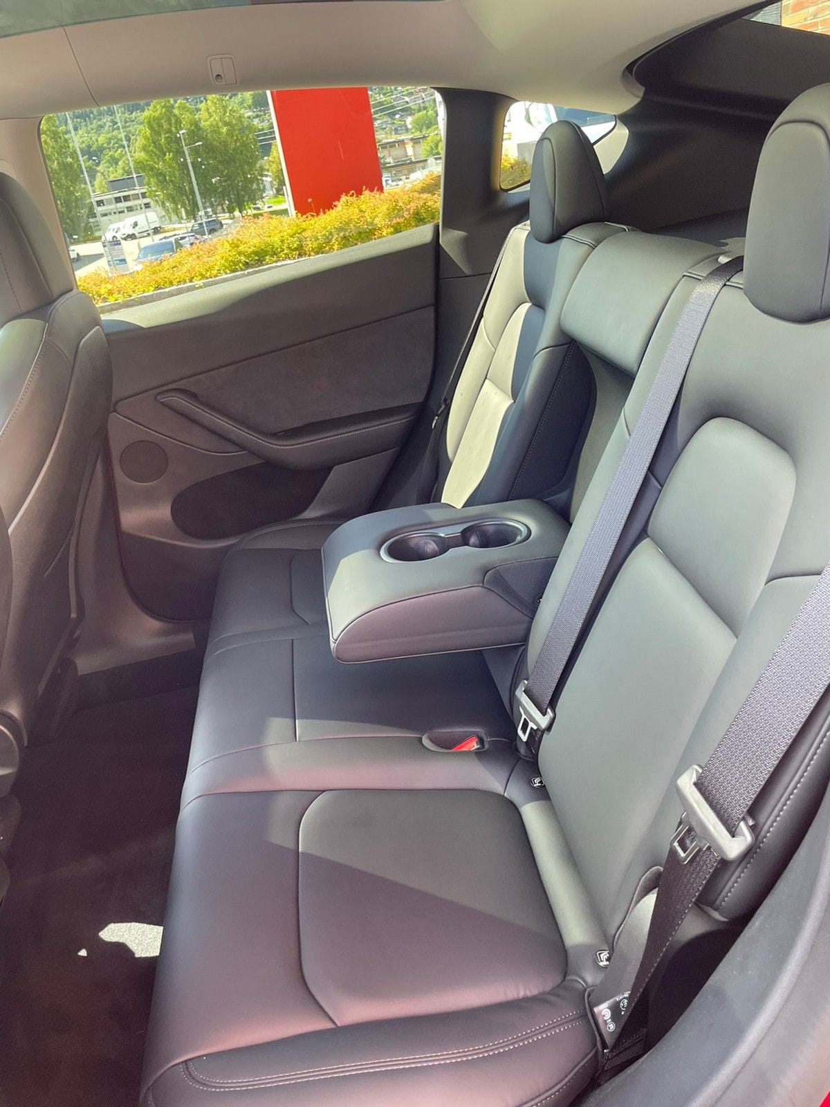 Tesla Model Y - keyless med Tesla-app med Vinterdekk