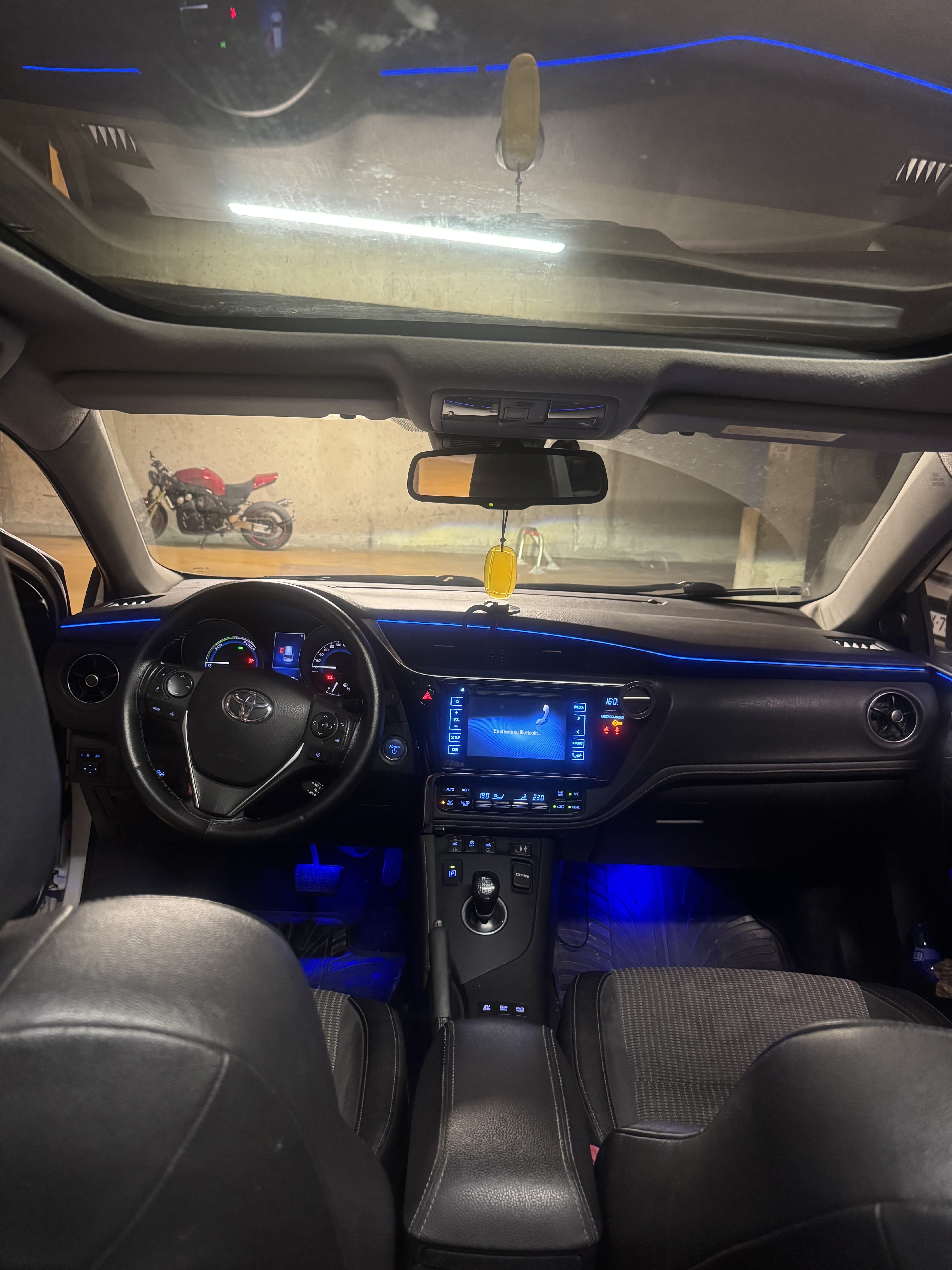 Toyota Auris Hybride avec GPS