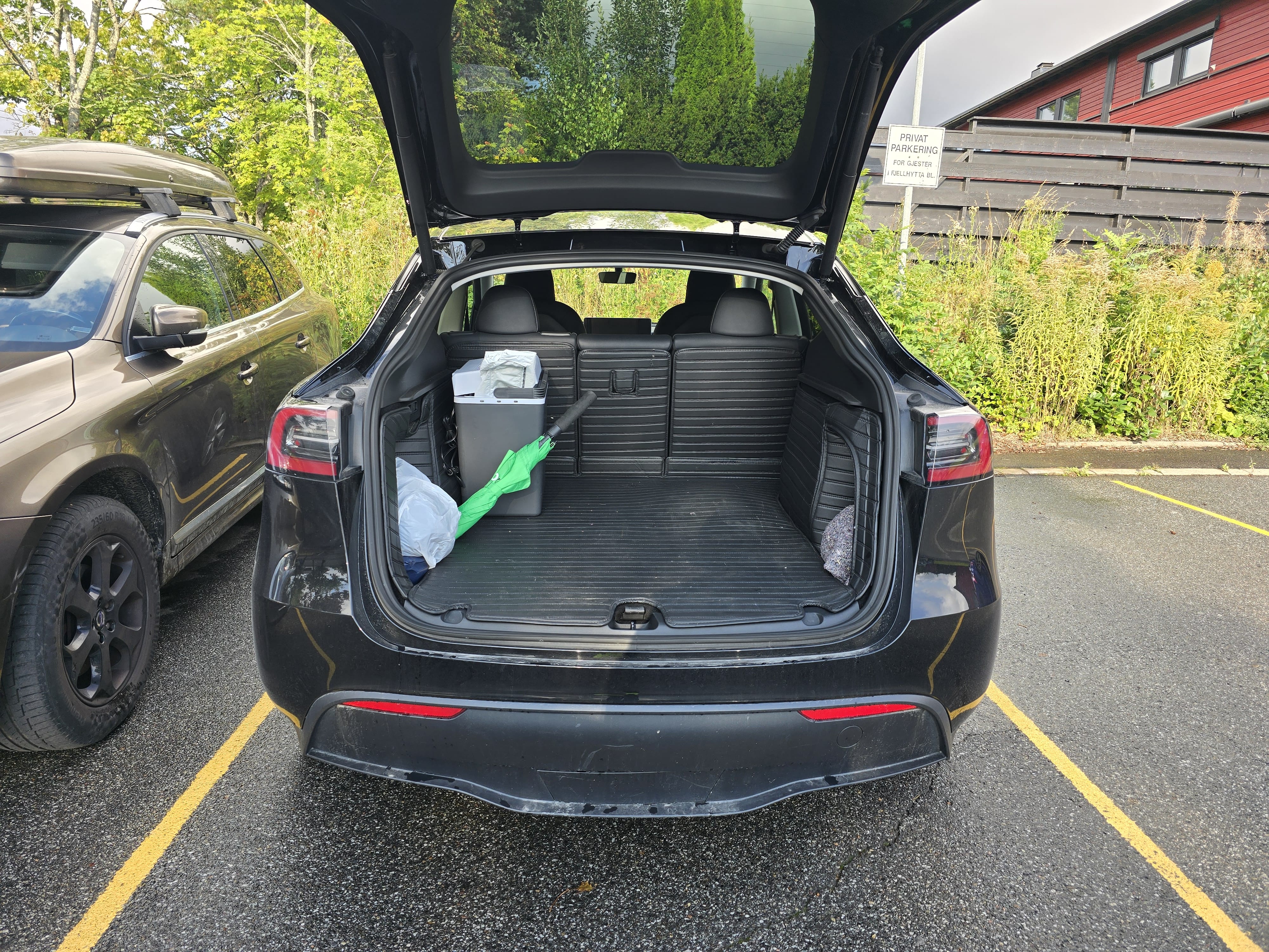 Tesla Model Y Long Range med Bluetooth audio